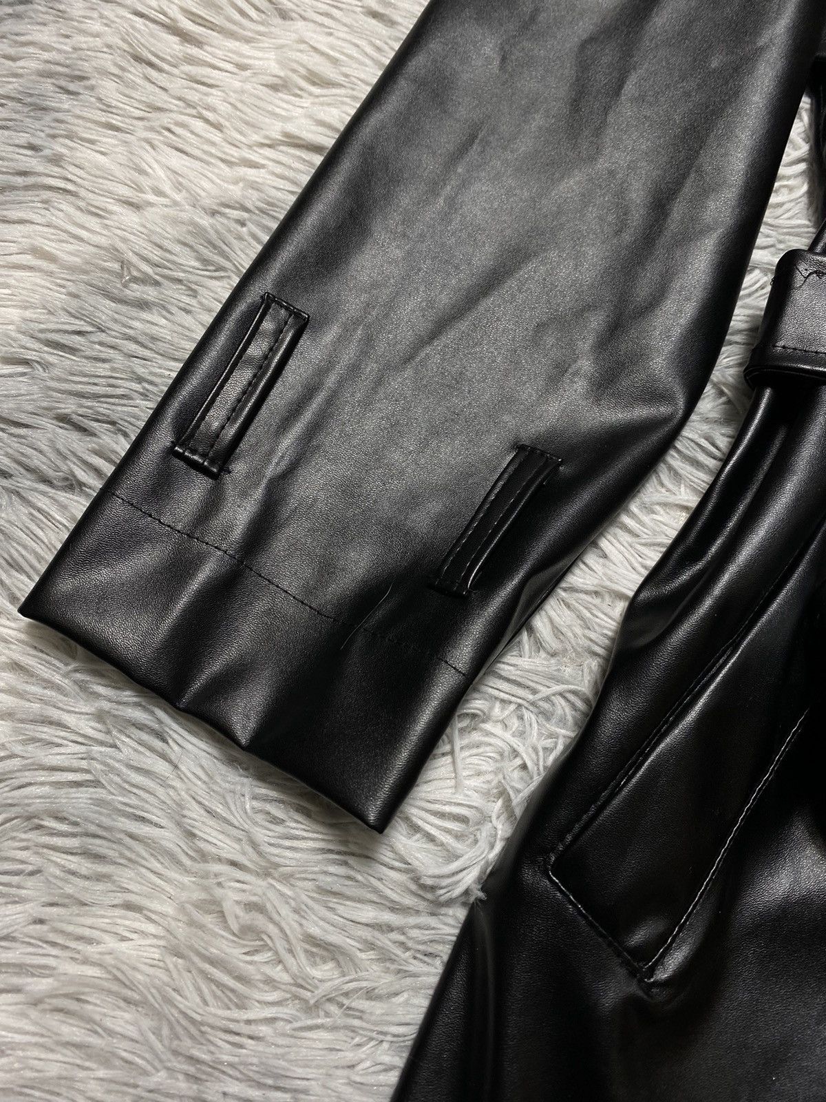 Vintage Black Glossy Trench Coat – Perfect Fall Statement Piece Size US S / EU 44-46 / 1 - 5 Thumbnail