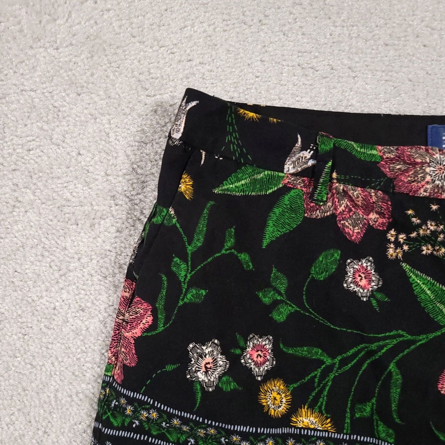 Old Navy VINTAGE? Old Navy Shorts Womens 6 Black Pink Green Floral Everyday Summer Casual Fun Size 28" / US 6 / IT 42 - 4 Thumbnail