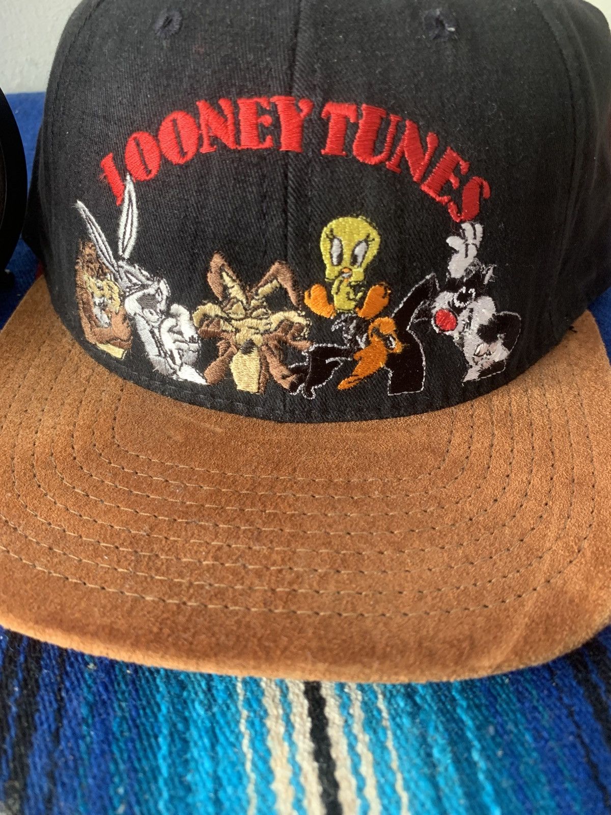 Kith × Warner Bros VINTAGE 90s LOONEY TUNES SUEDE SNAPBACK HAT Size ONE SIZE - 4 Thumbnail