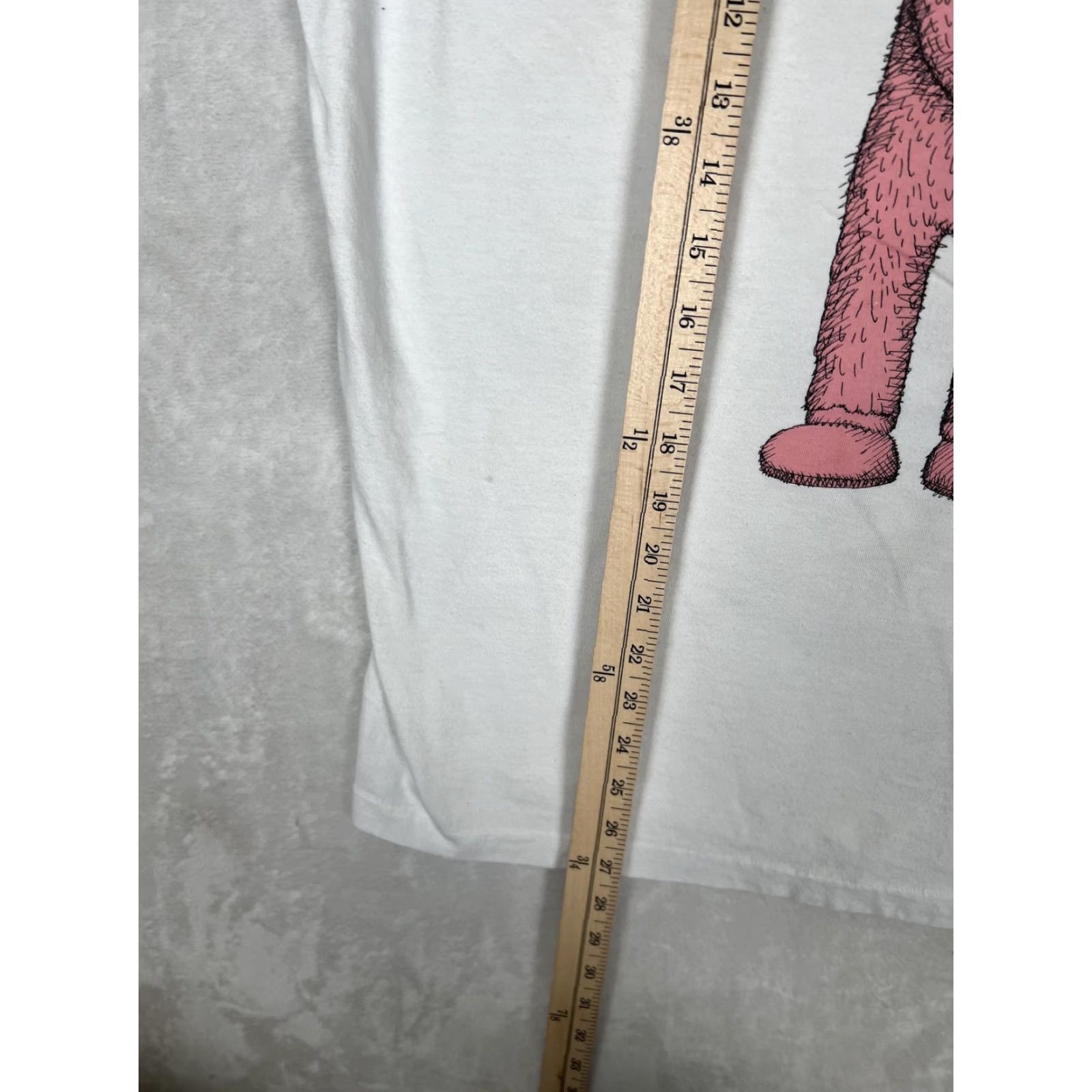 Uniqlo KAWS Uniqlo UT T-Shirt Mens Large White Pink BFF Companion Streetwear Size US L / EU 52-54 / 3 - 6 Thumbnail