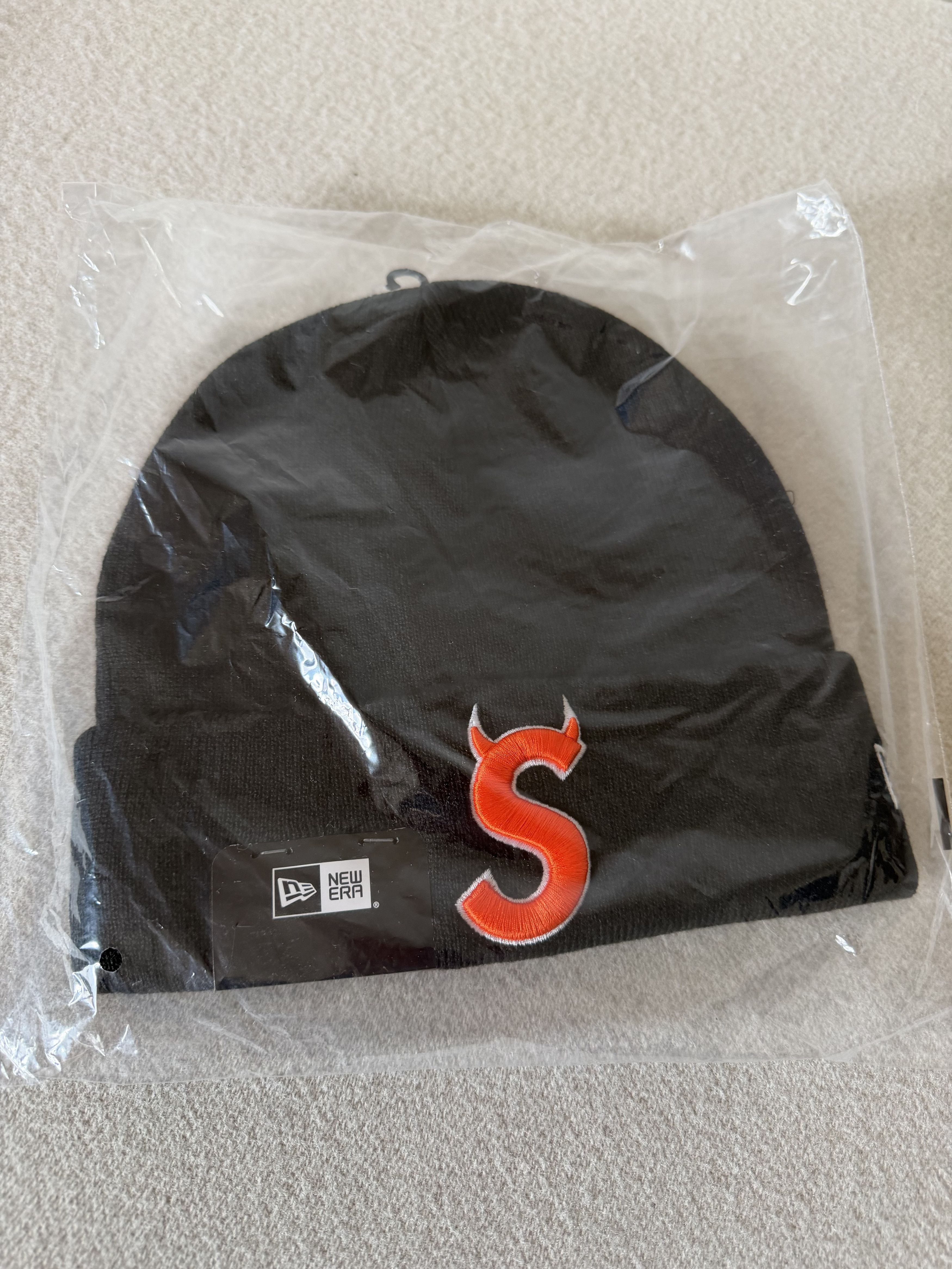 Supreme New Era Devil S Logo Beanie ブラック Supreme® New Era® Devil S Logo Beanie (^New) | eBay