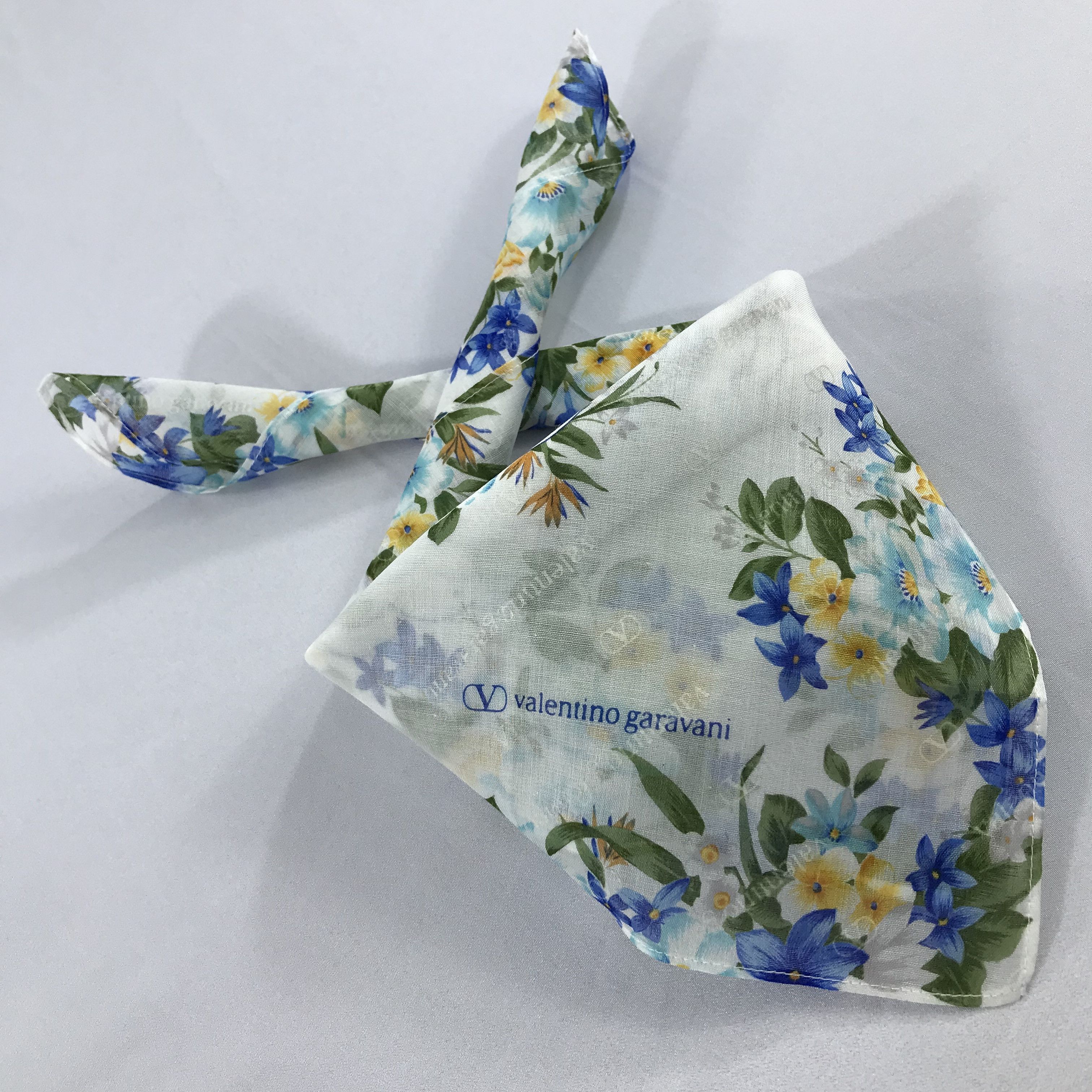 Valentino × Vintage Valentino Garavani Bandana / Handkerchief/Neckerchief -S1971 Size ONE SIZE - 4 Thumbnail