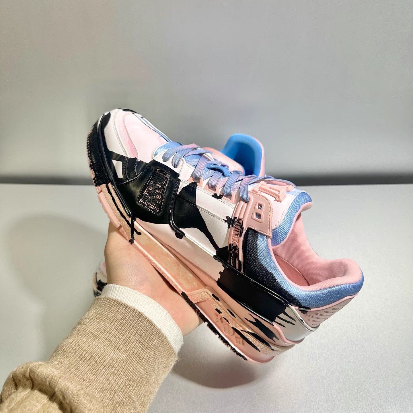 Louis Vuitton LV Trainer Artist Bicolour us8/eu42 Size US 9 / EU 42 - 9 Thumbnail