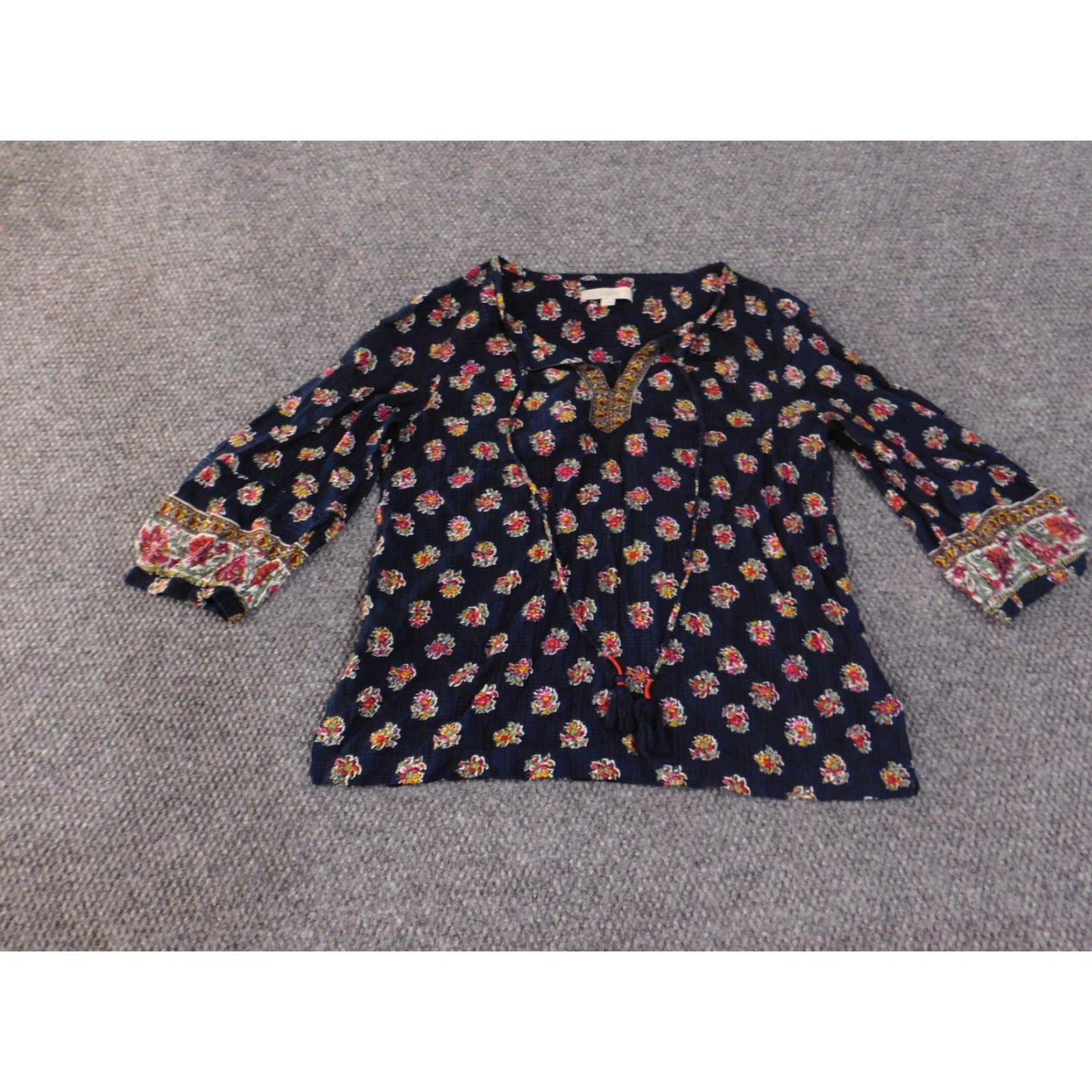 Loft LOFT Blouse - Navy Floral Embroidered 3/4 Sleeve Tunic Womens Medium V-Neck viscose Cotton Size M / US 6-8 / IT 42-44 - 2 Thumbnail