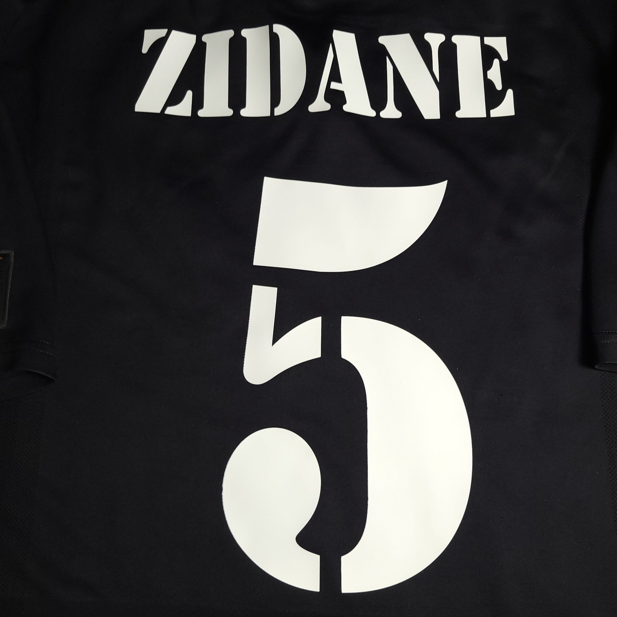 Adidas Zidane Real Madrid UEFA 2001 2002 Away Soccer Jersey L Size US L / EU 52-54 / 3 - 3 Thumbnail