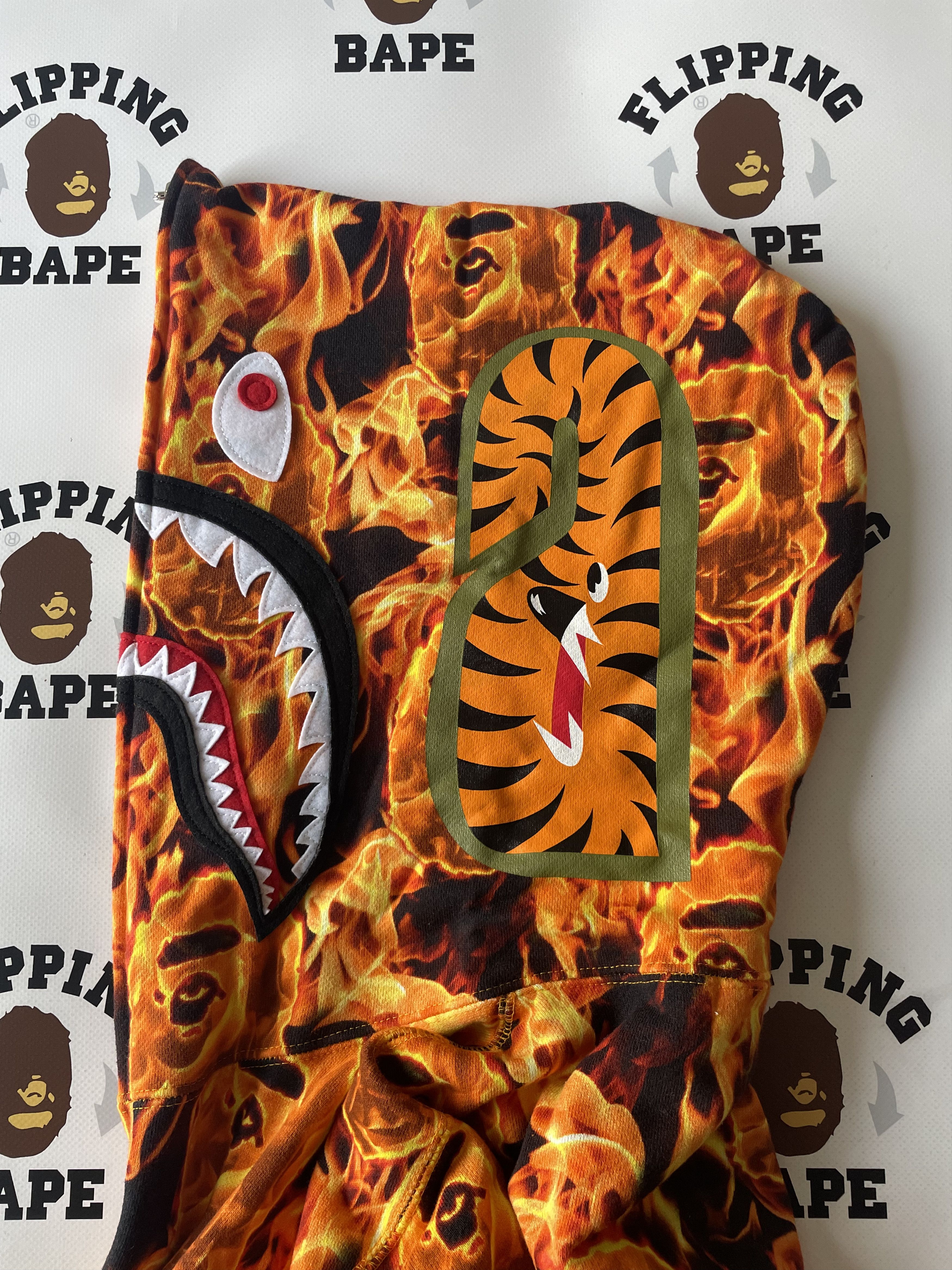 Bape BAPE FLAME SHARK FULL ZIP HOODIE Size US XXL / EU 58 / 5 - 5 Thumbnail
