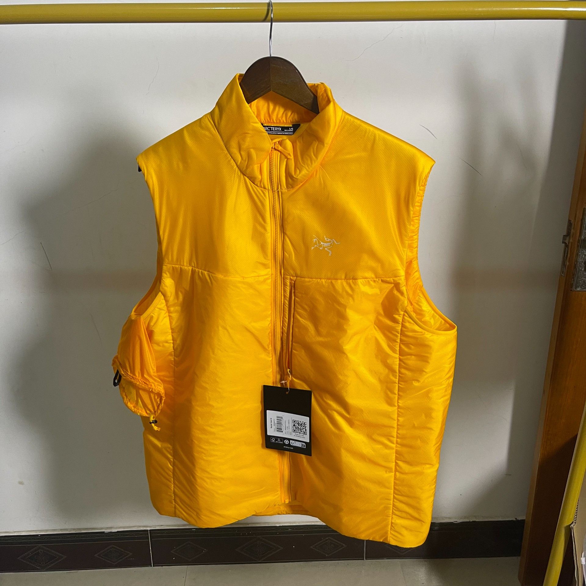 Arc'teryx Arcteryx Men's Solid High Neck Zip Vest Size US L / EU 52-54 / 3 - 1 Thumbnail