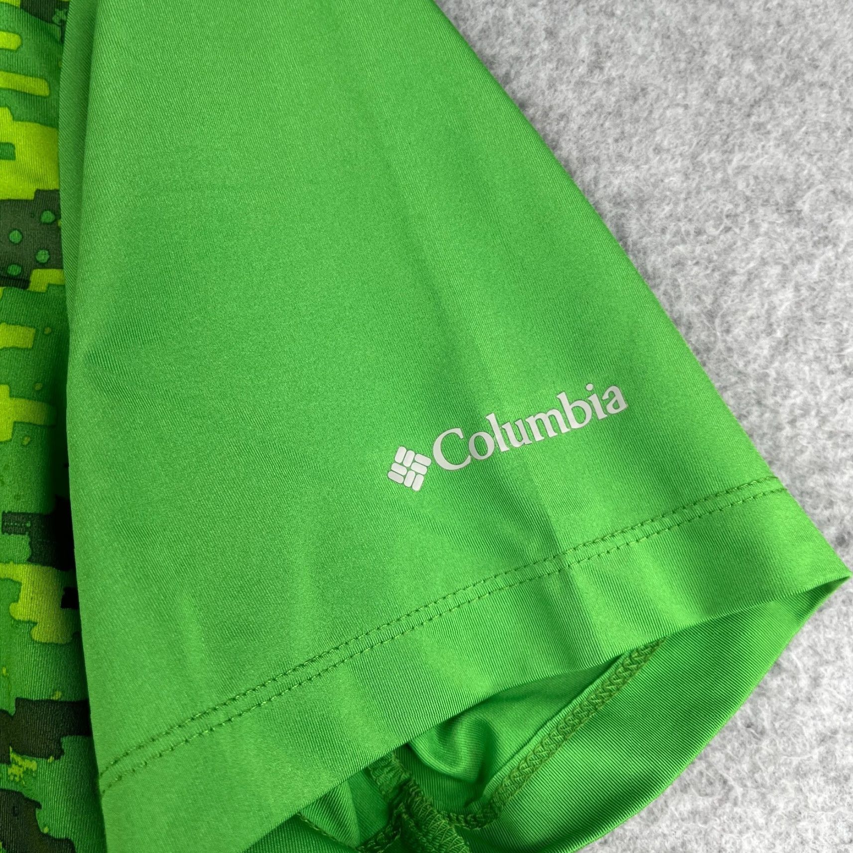 Vintage Columbia Polo Shirt Medium Green Digital Camouflage Performance Stretch Men Polo Shirt Short Sleeve Collared Button Closure Regular Fit Golf Size US M / EU 48-50 / 2 - 2 Thumbnail