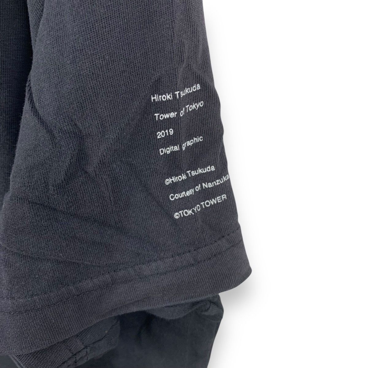 Uniqlo UNIQLO x HIROKI TSUKUDA Tower Of Tokyo 2019 Tee Shirt Size US XL / EU 56 / 4 - 4 Thumbnail