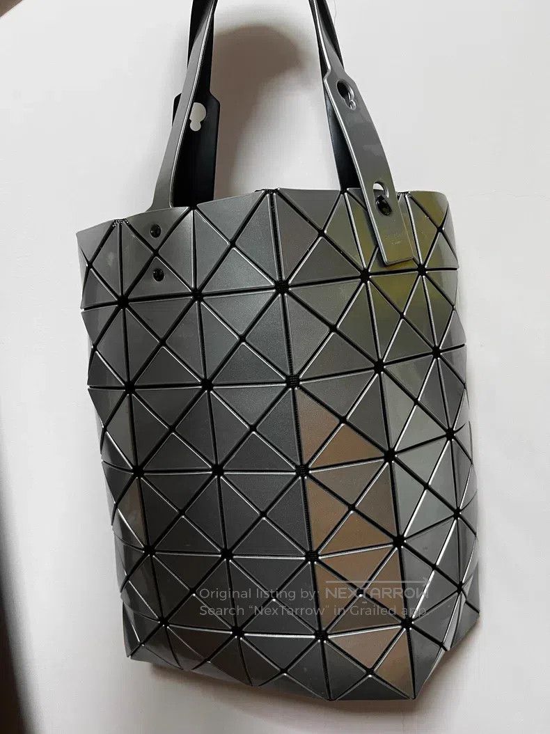 Issey Miyake Issey Miyake Silver Gray Shiny Six-Grid Tote Bag Size ONE SIZE - 2 Thumbnail
