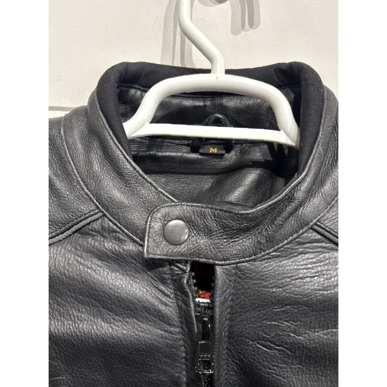 Vintage VINTAGE Hot Leathers Motorcycle Jacket Cafe Racer Mens M Leather Padded Quilted Lined Zip Left Cuff Broken 24" Length Black Size US M / EU 48-50 / 2 - 2 Thumbnail