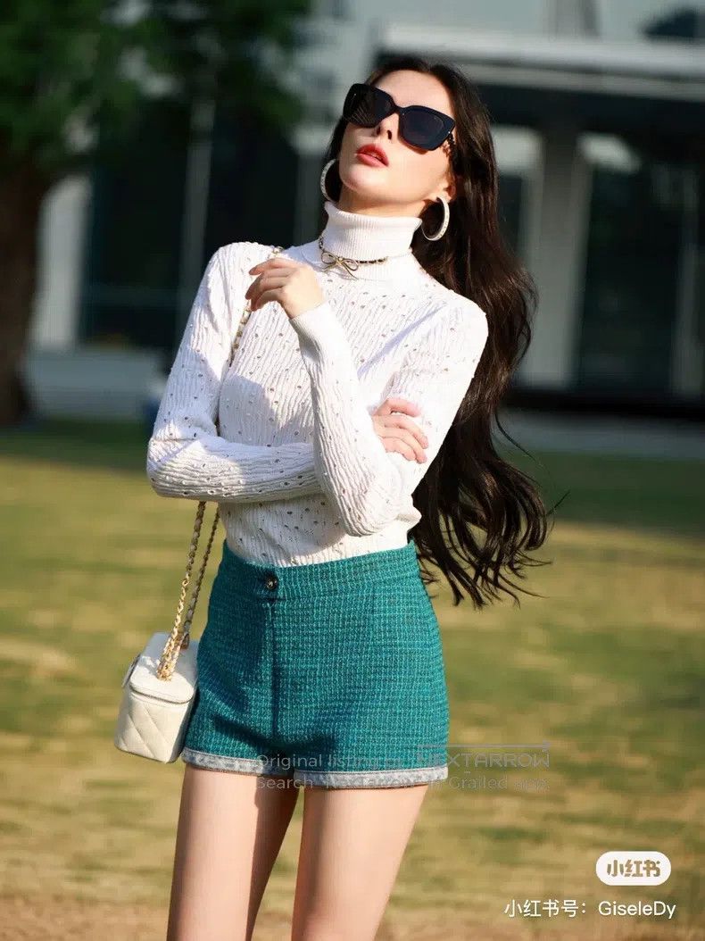 Chanel Chanel 22P peacock blue tweed knitted shorts Size 42" / US 20 - 8 Thumbnail