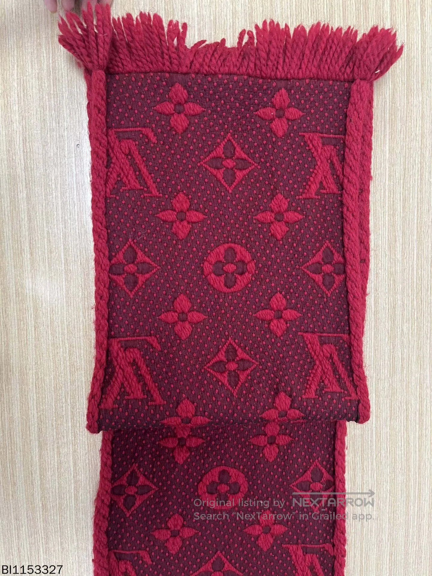 Louis Vuitton louis vuitton logomania wool scarf 160x31. Size ONE SIZE - 1 Thumbnail