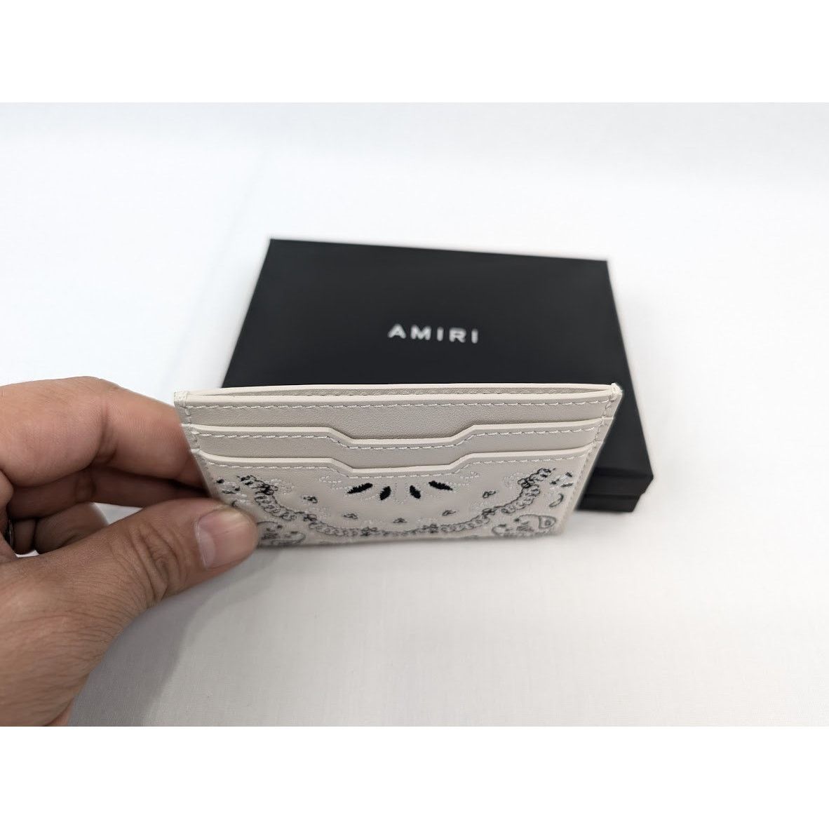 Amiri o1rshd1 Size: OS / Pebbled Bandana Card Holder in Beige Size ONE SIZE - 8 Thumbnail