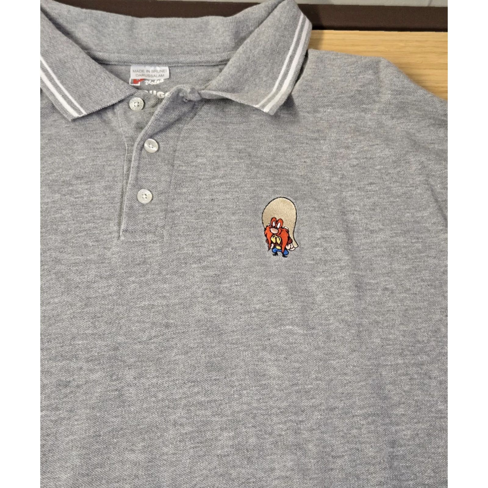 Vintage Warner Bros Studio Store Polo Shirt Mens 2XL Gray Yosamite Sam Embroidered Cotton Polo Shirt Size US XXL / EU 58 / 5 - 2 Thumbnail
