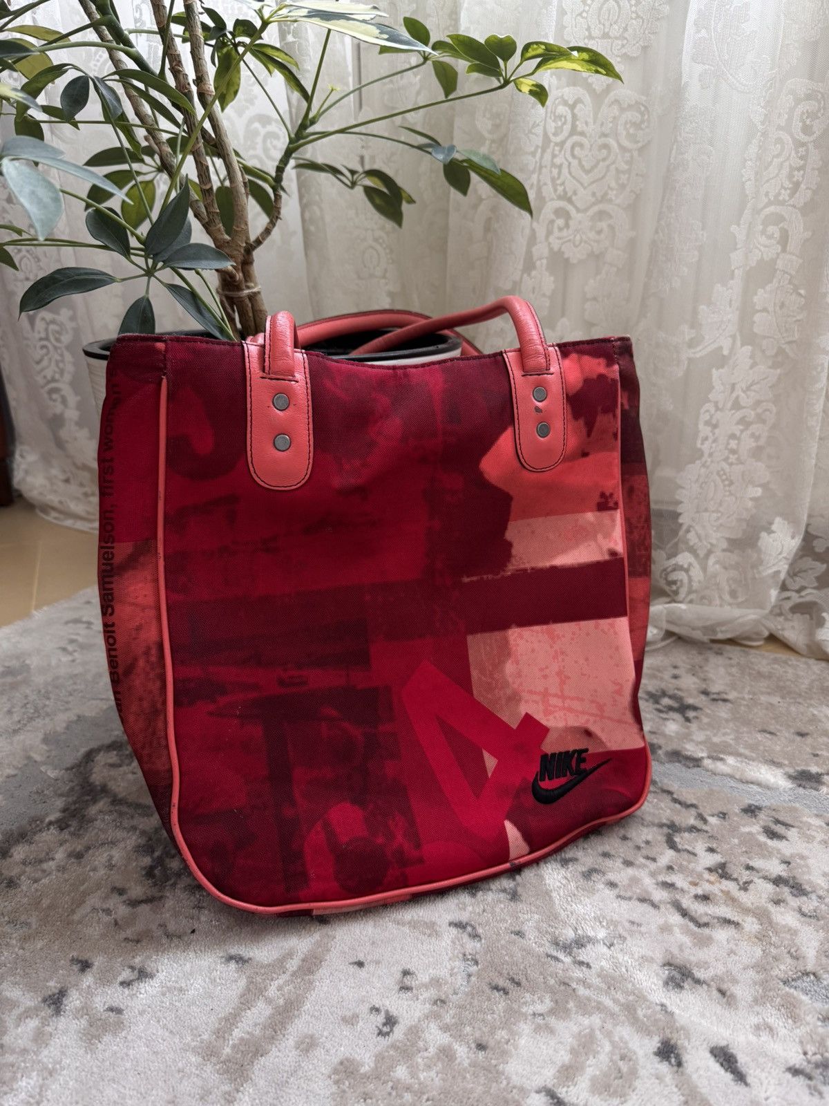 Nike Vintage Nike Bag Red Art Print Limited Canvas Shoulder Bag Size ONE SIZE - 2 Thumbnail