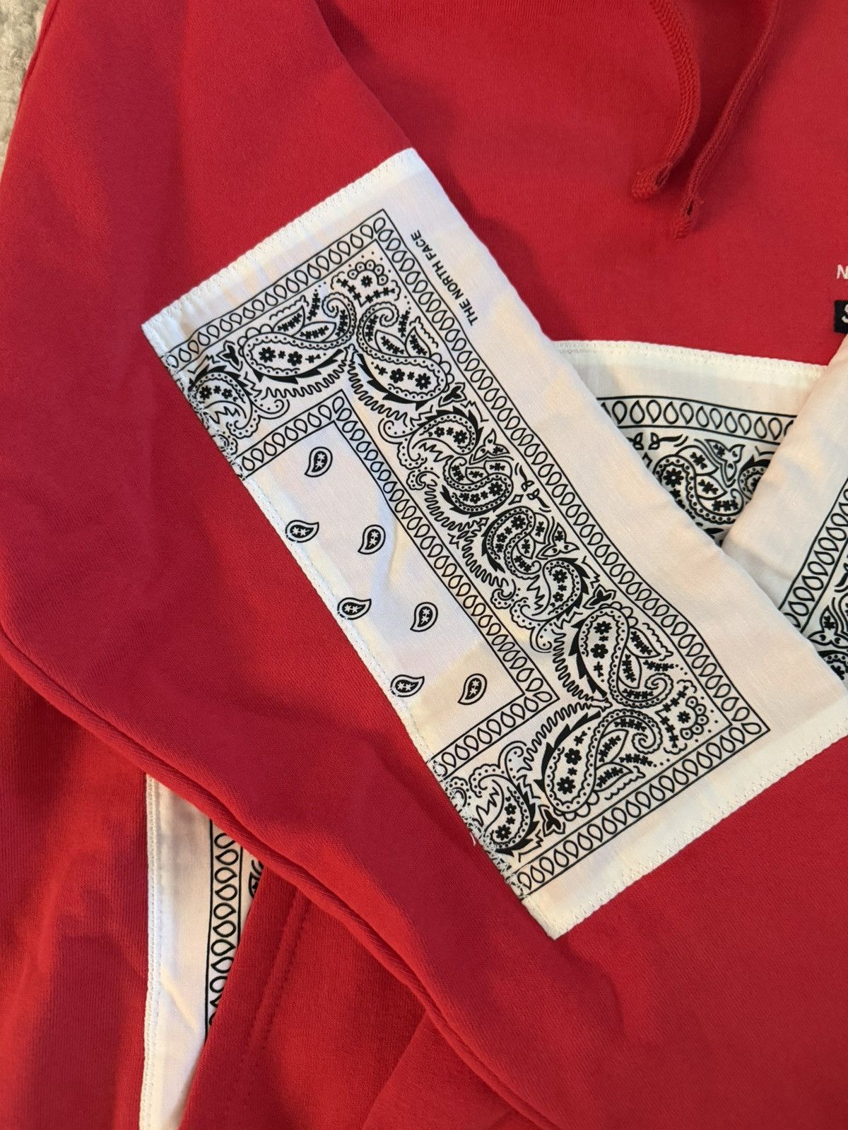 Supreme × The North Face Supreme x The North Face Bandana Hoodie Red Size Medium Size US M / EU 48-50 / 2 - 7 Thumbnail