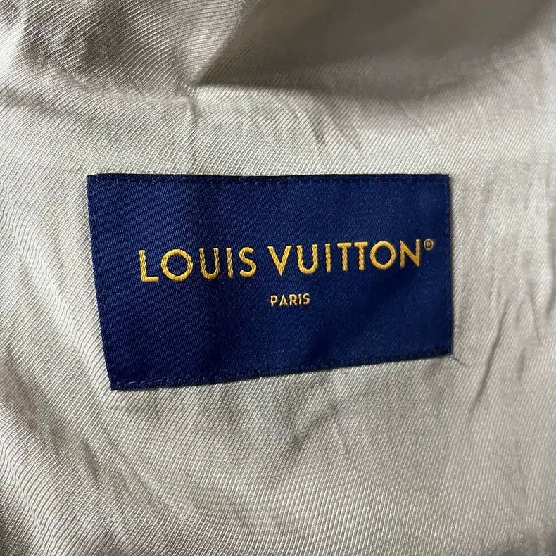 Louis Vuitton Louis Vuitton 25 khaki Logo embossed cotton long-sleeve de Size US M / EU 48-50 / 2 - 3 Thumbnail