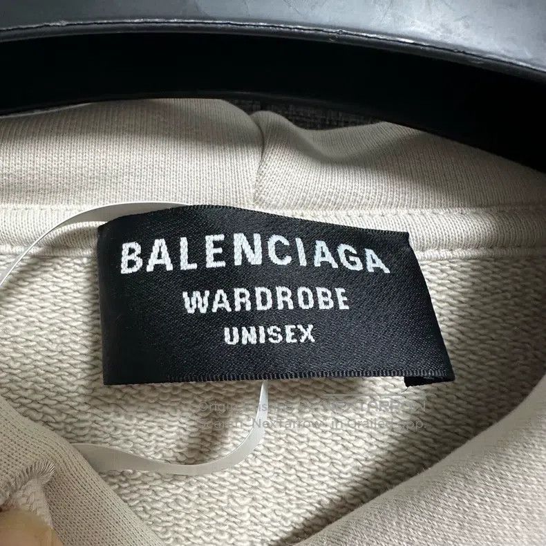 Balenciaga Balenciaga Off-White Minimalist Hoodie Size XS Size US XS / EU 42 / 0 - 3 Thumbnail