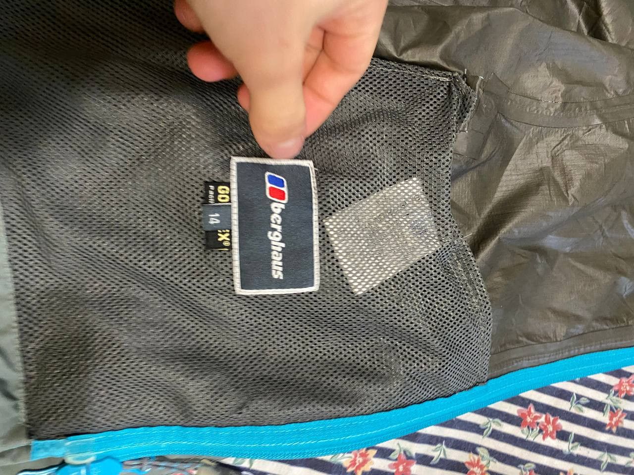 Berghaus Berghaus Jacket gore-tex Womens Waterproof Outdoor jacket Size XL / US 12-14 / IT 48-50 - 2 Thumbnail
