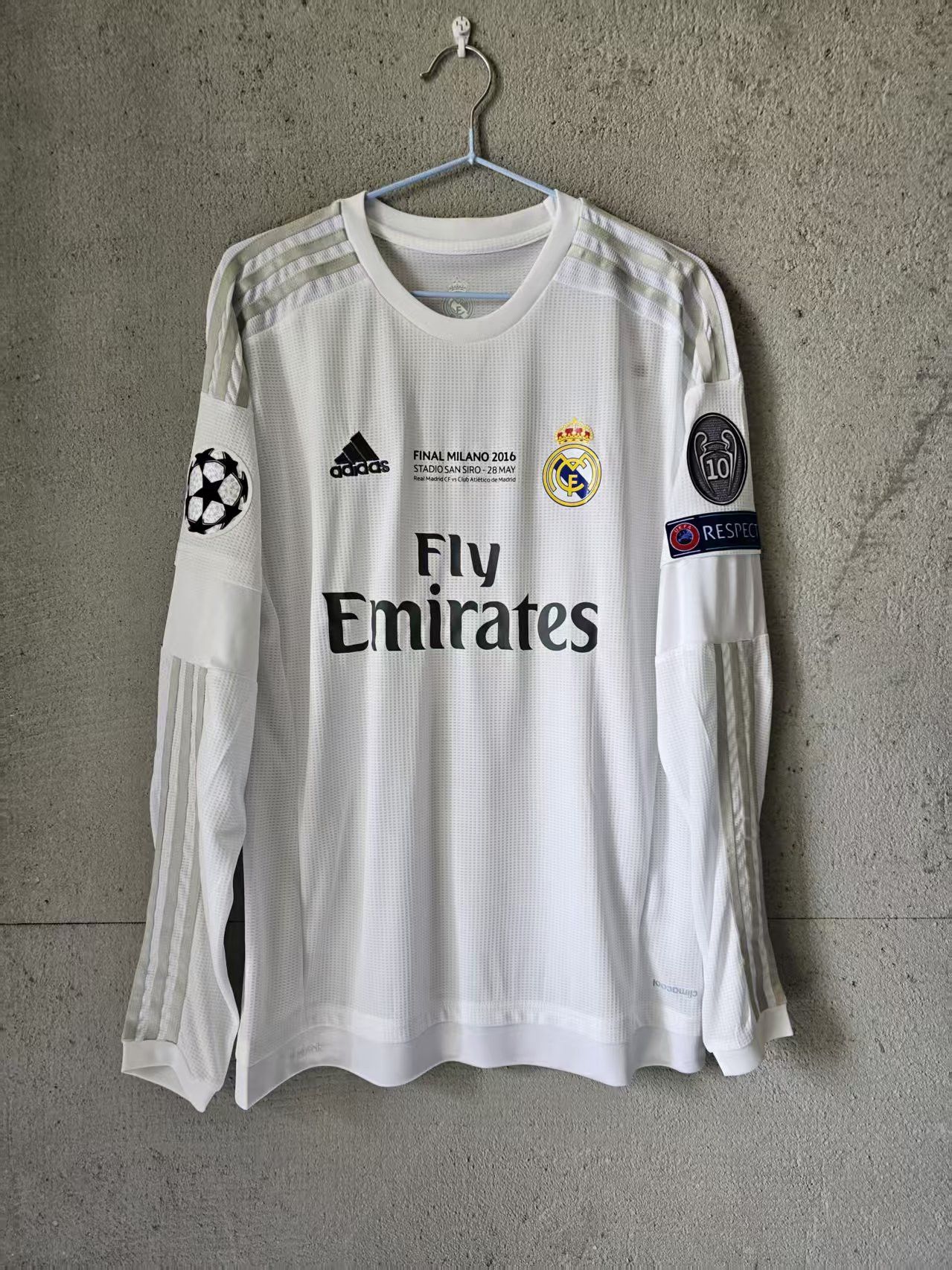 Other 2016 Real Madrid #7 C Ronaldo Jersey Longlseeve Size US S / EU 44-46 / 1 - 1 Thumbnail