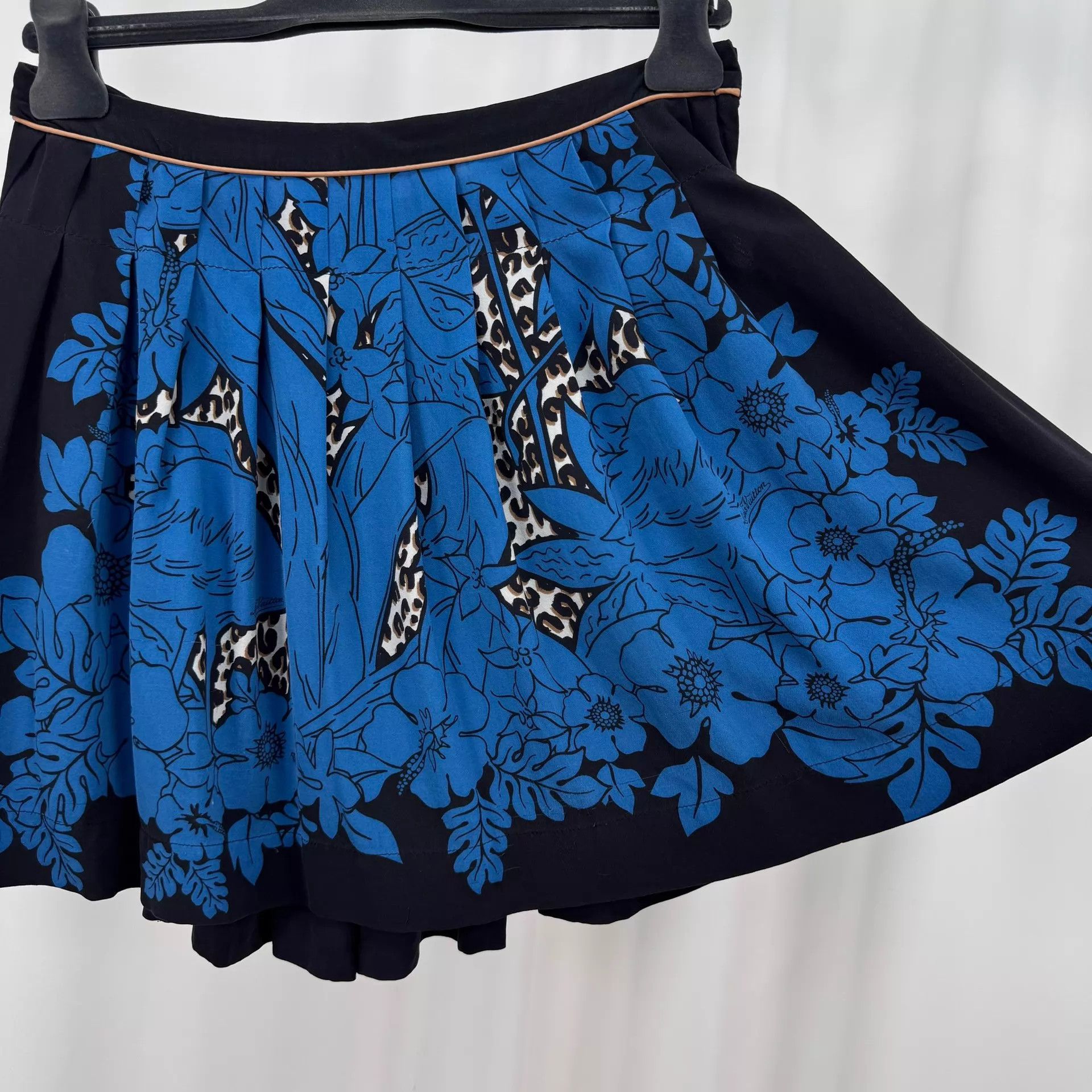 Louis Vuitton LV Silk Leopard Print Pleated Skirt 36 98 New Size 26" / US 2 / IT 38 - 4 Thumbnail