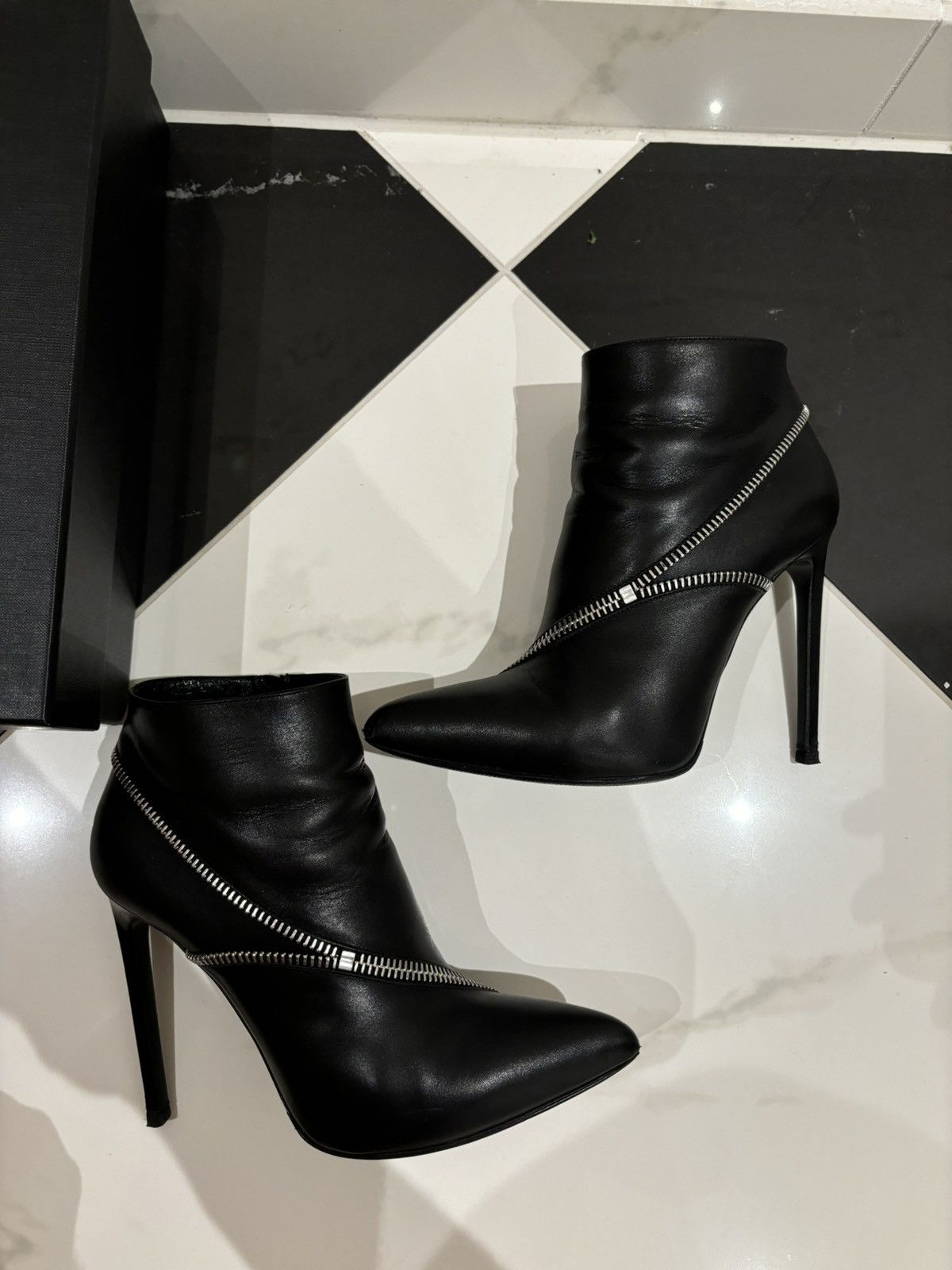 Yves Saint Laurent Saint Laurent Ankle Boots in 38.5 Size US 8.5 / IT 38.5 - 3 Thumbnail