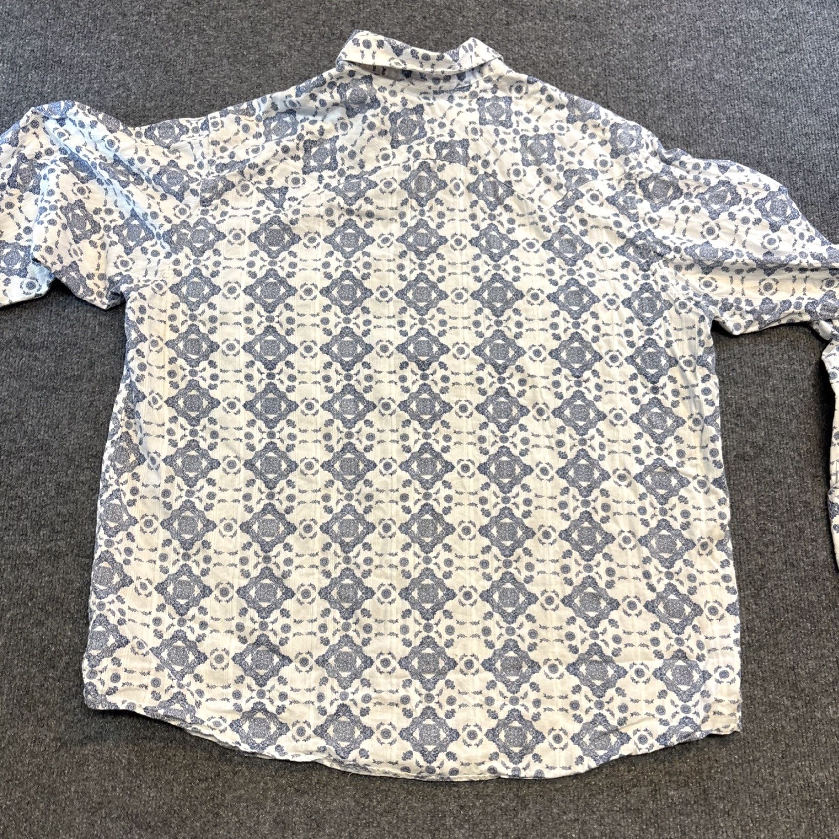 Ariat Ariat Long Sleeve Shirt Mens XL White Blue Damask Style Print Snap Button Button-Up Damask Multicolor XL Mens Size US XL / EU 56 / 4 - 6 Thumbnail
