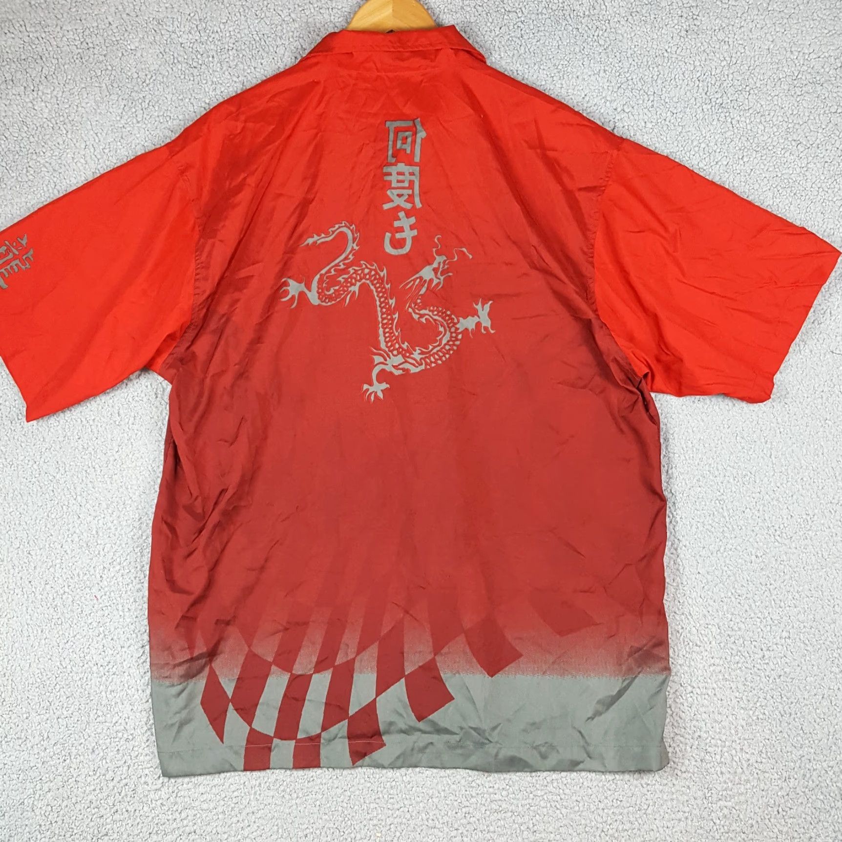 Vintage VINTAGE No Boundaries Y2K Chinese Dragon Button-Up Mens Size L Collared Shirt Polyester Red Shirt Size US L / EU 52-54 / 3 - 6 Thumbnail