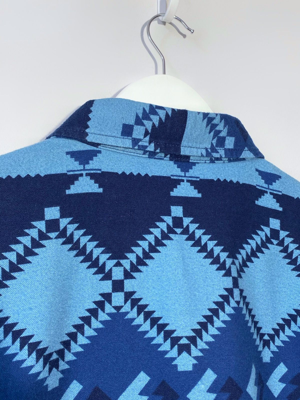 Carhartt Carhartt geometry pattern all overprint long sleeve shirt Size US XL / EU 56 / 4 - 5 Thumbnail