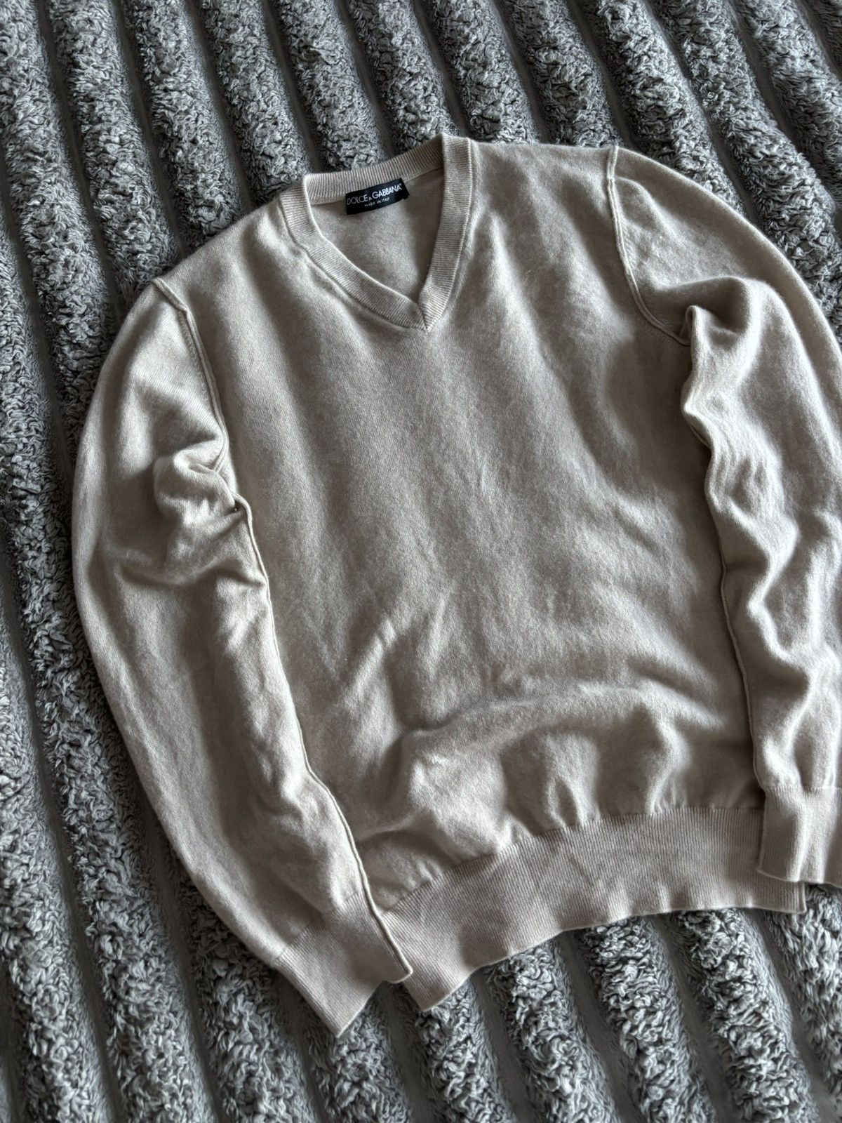 Dolce & Gabbana Dolce & Gabbana 100% Cashmere V-Neck Sweater Beige/Cream Size US L / EU 52-54 / 3 - 3 Thumbnail
