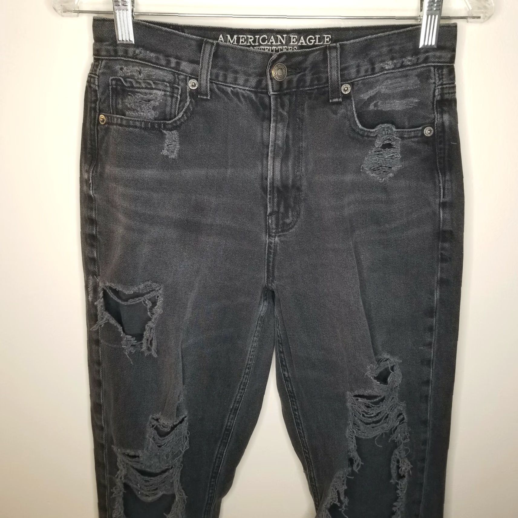 American Eagle Outfitters AMERICAN EAGLE Distressed Mom Jeans Black Size 4 Womens Size 27" / US 4 / IT 40 - 2 Thumbnail