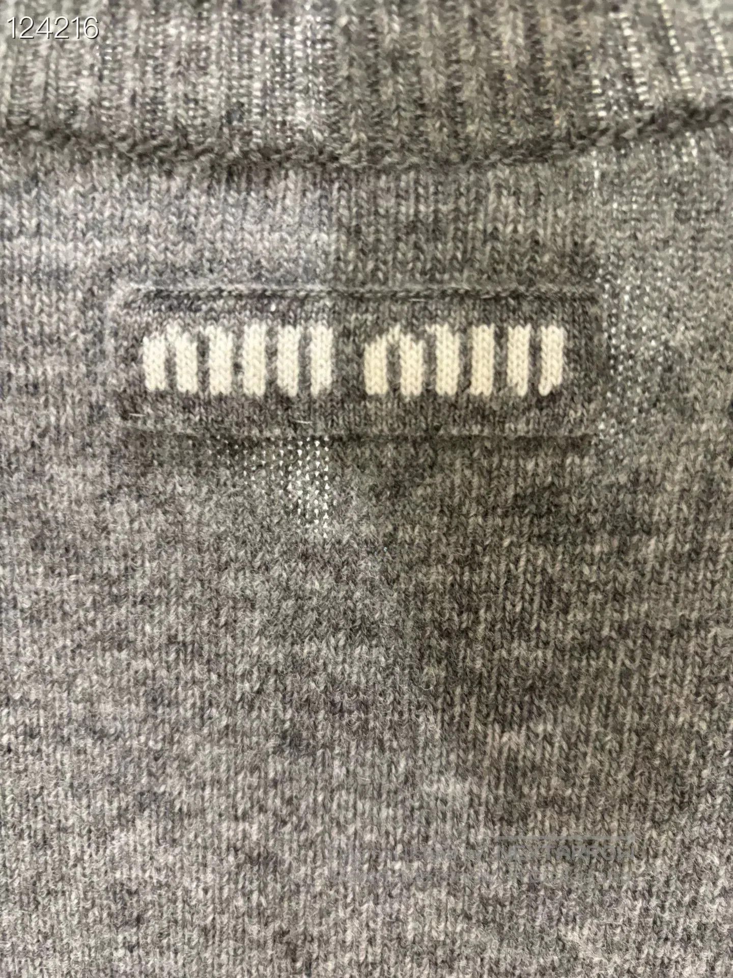 Miu Miu Miu Miu Gray Short Wool Sweater. Size M / US 6-8 / IT 42-44 - 5 Thumbnail