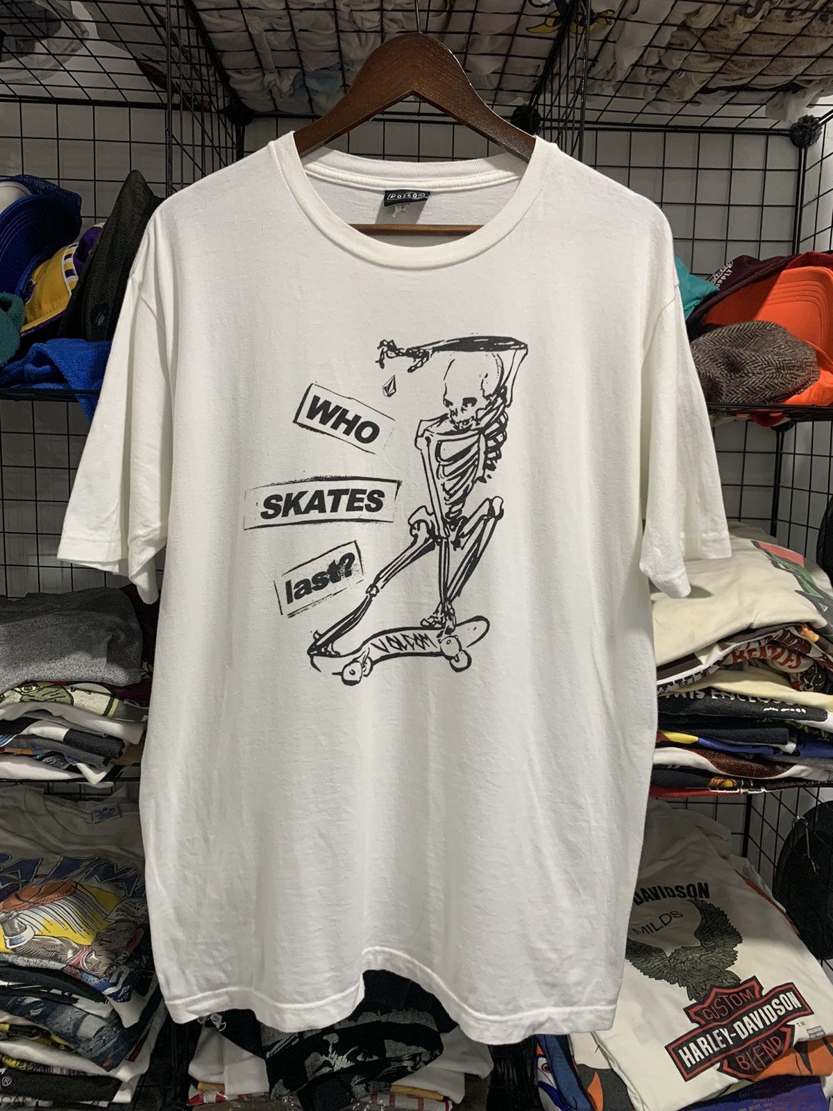 Vintage × Volcom Vintage Volcom Who Skates Last Tshirt Size US L / EU 52-54 / 3 - 1 Thumbnail