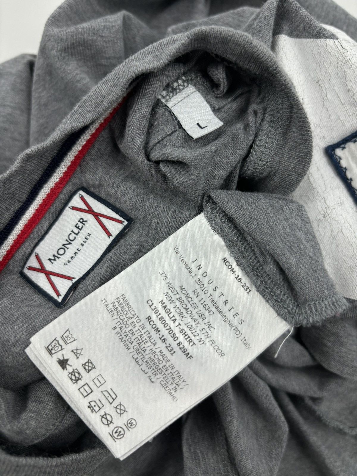 Moncler Gamme Bleu THOM BROWNE GAMME BLEU MAGLIA Big Patch Gray Italy Short Sleeve T-Shirt Size US M / EU 48-50 / 2 - 18 Thumbnail