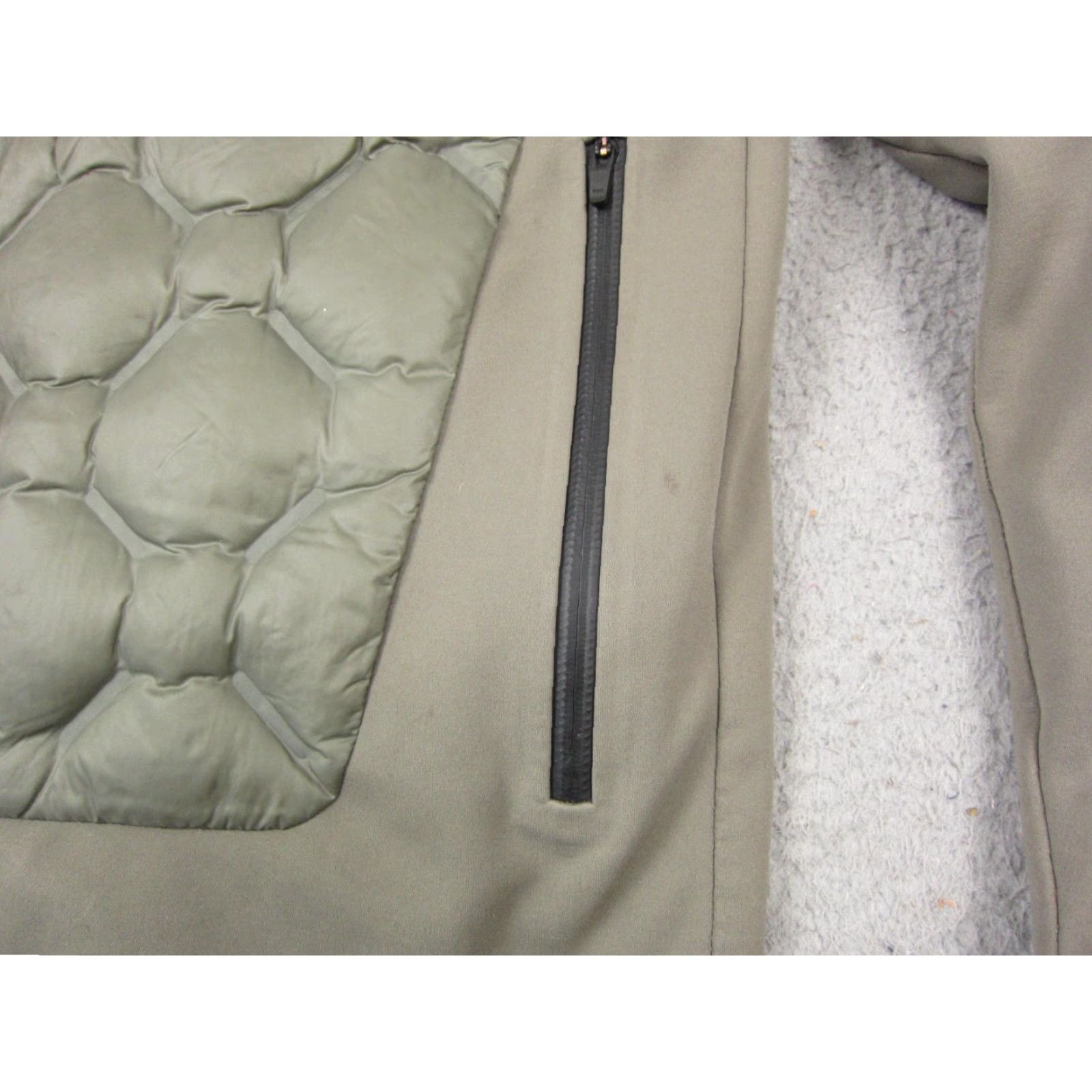 Under Armour Under Armour Jacket Adults Medium Green Bomber Jacket Down Insulation Zip Front Stand-Up Collar Pockets Logo Regular Fit Size US M / EU 48-50 / 2 - 5 Thumbnail