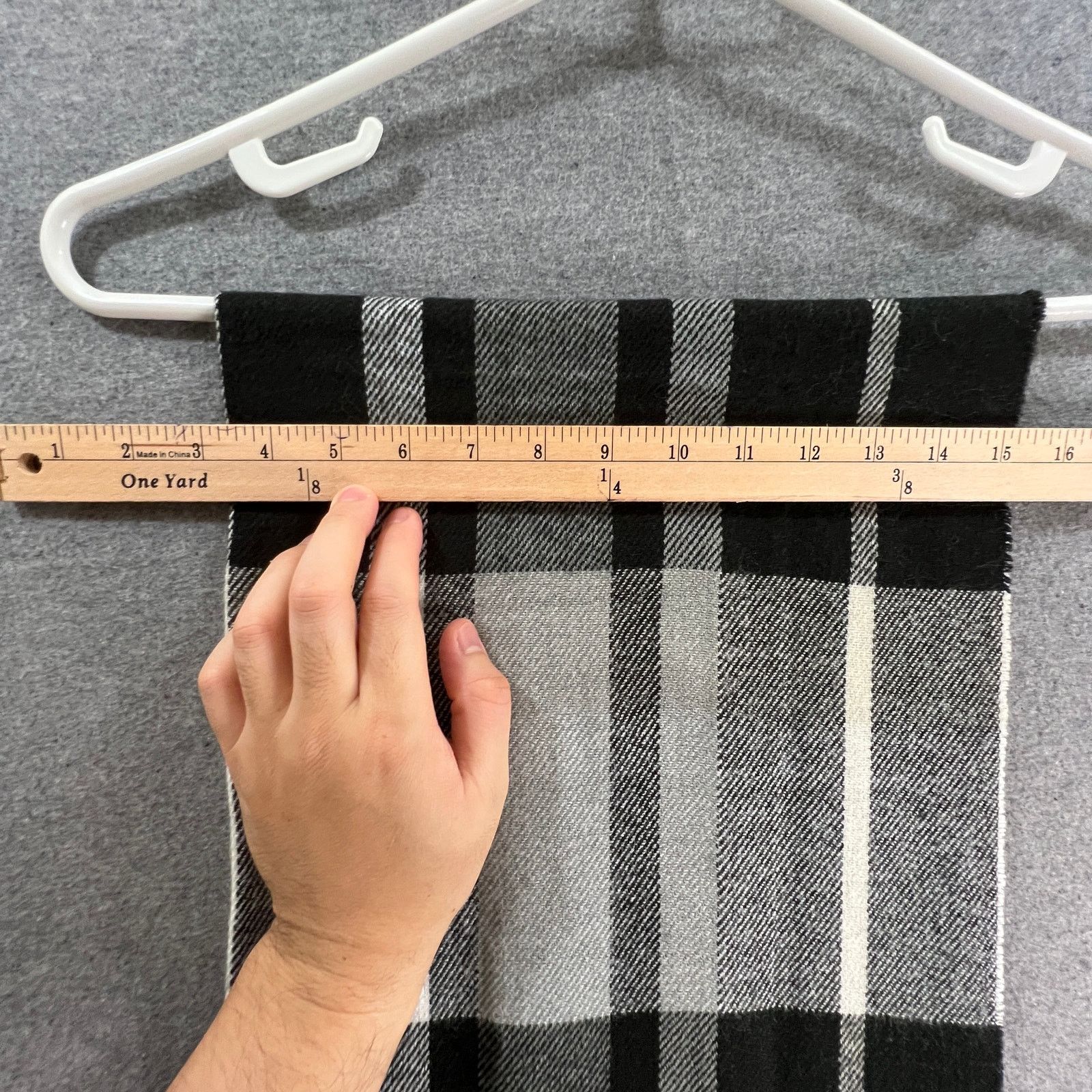 Banana Republic Banana Republic 100% ACRYLIC Women's Black Plaid Size ONE SIZE - 6 Thumbnail