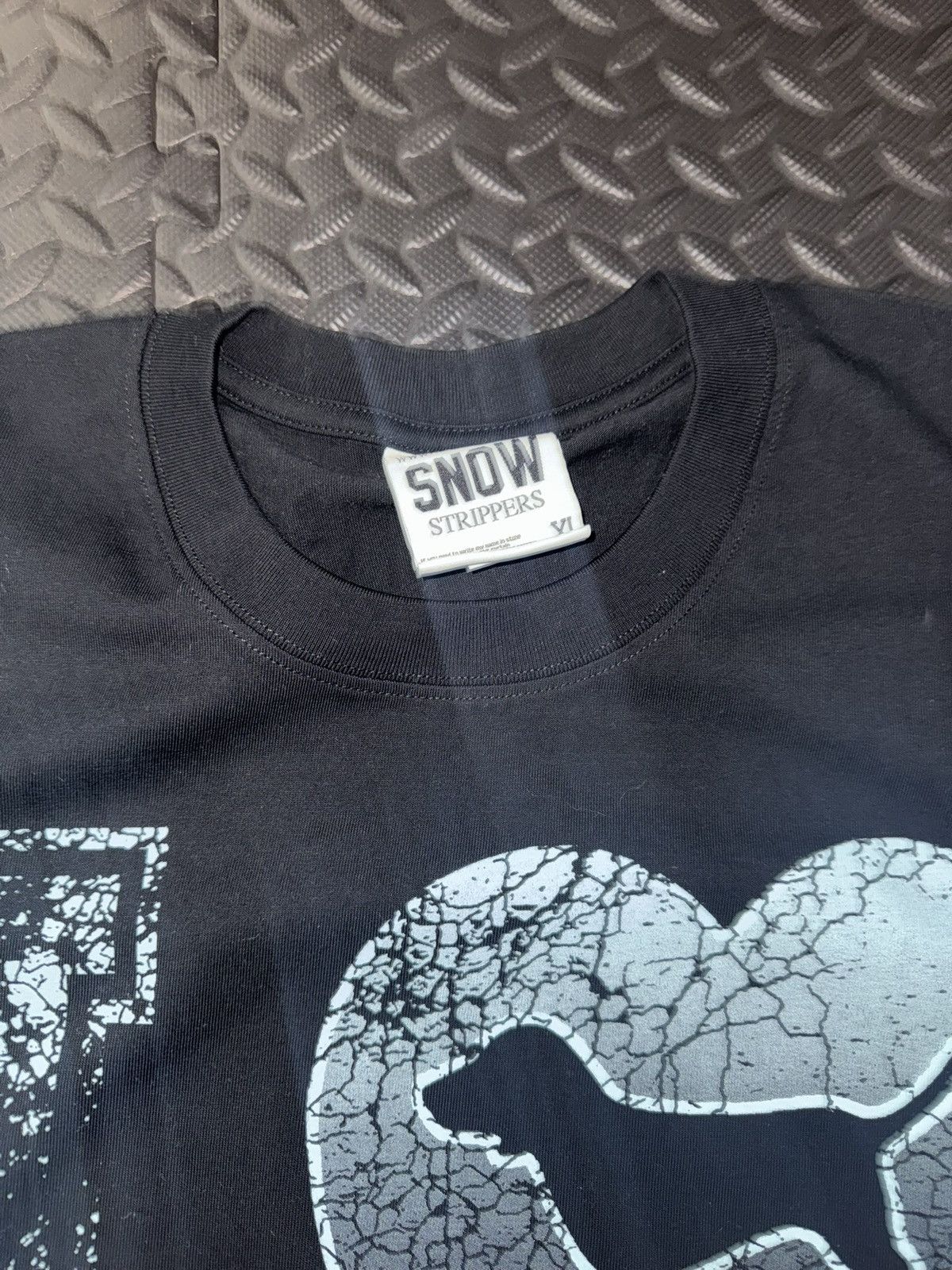 Online Ceramics SNOW STRIPPERS I LOVE SNOW TEE SHIRT Size US L / EU 52-54 / 3 - 4 Thumbnail