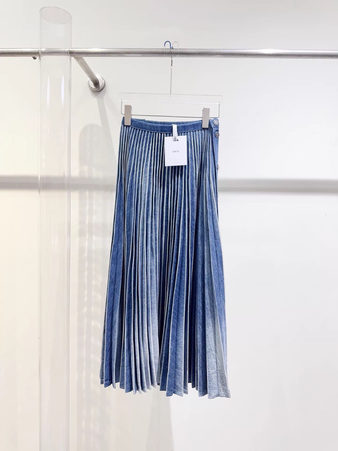 Dior Dior Runway Denim Pleated High-Waist Skirt F36 Size 26" / US 2 / IT 38 - 1 Thumbnail