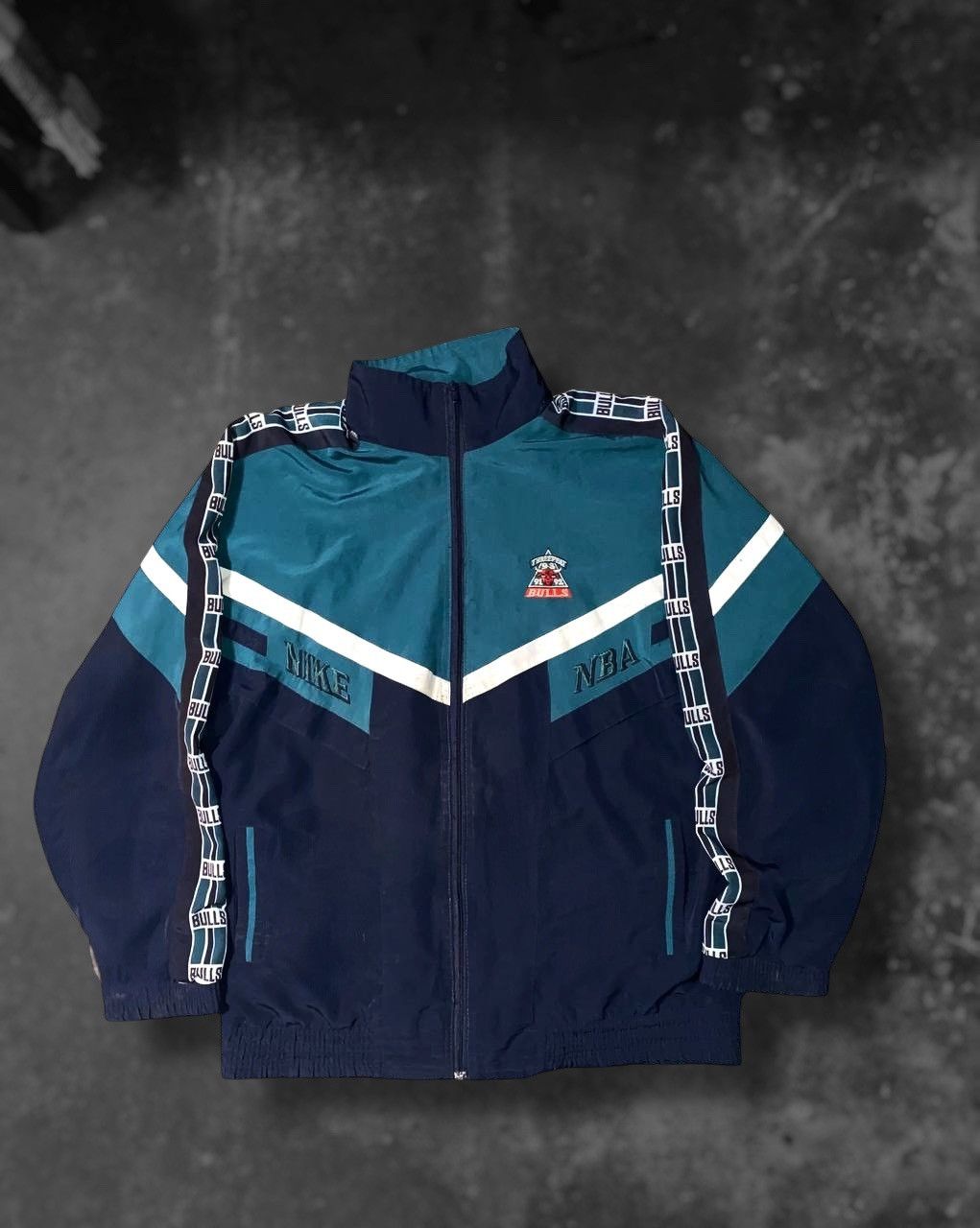 NBA × Vintage Vintage Nike NBA Chicago Bulls Embroidery Olympic Jacket XL Size US XL / EU 56 / 4 - 1 Thumbnail