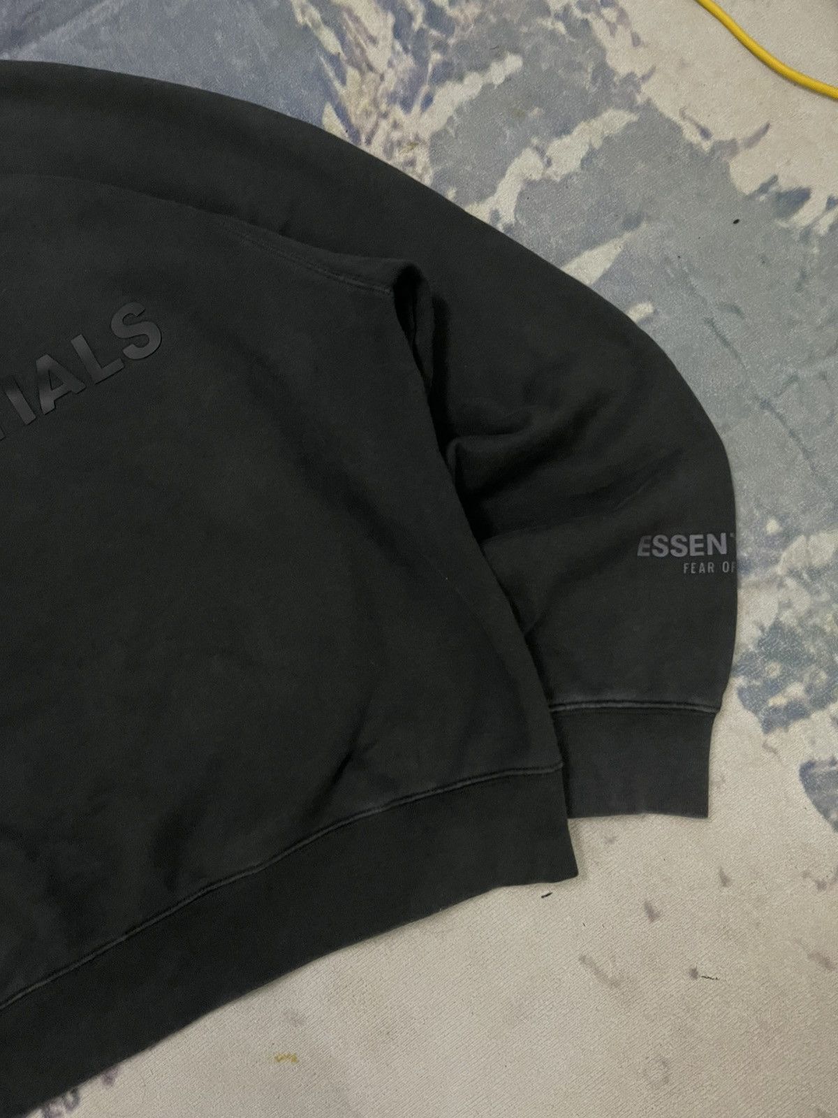 Fear of God ESSENTIALS FEAR OF GOD RUBBER LOGO CREWNECK OVERSIZE STYLE Size US S / EU 44-46 / 1 - 5 Thumbnail