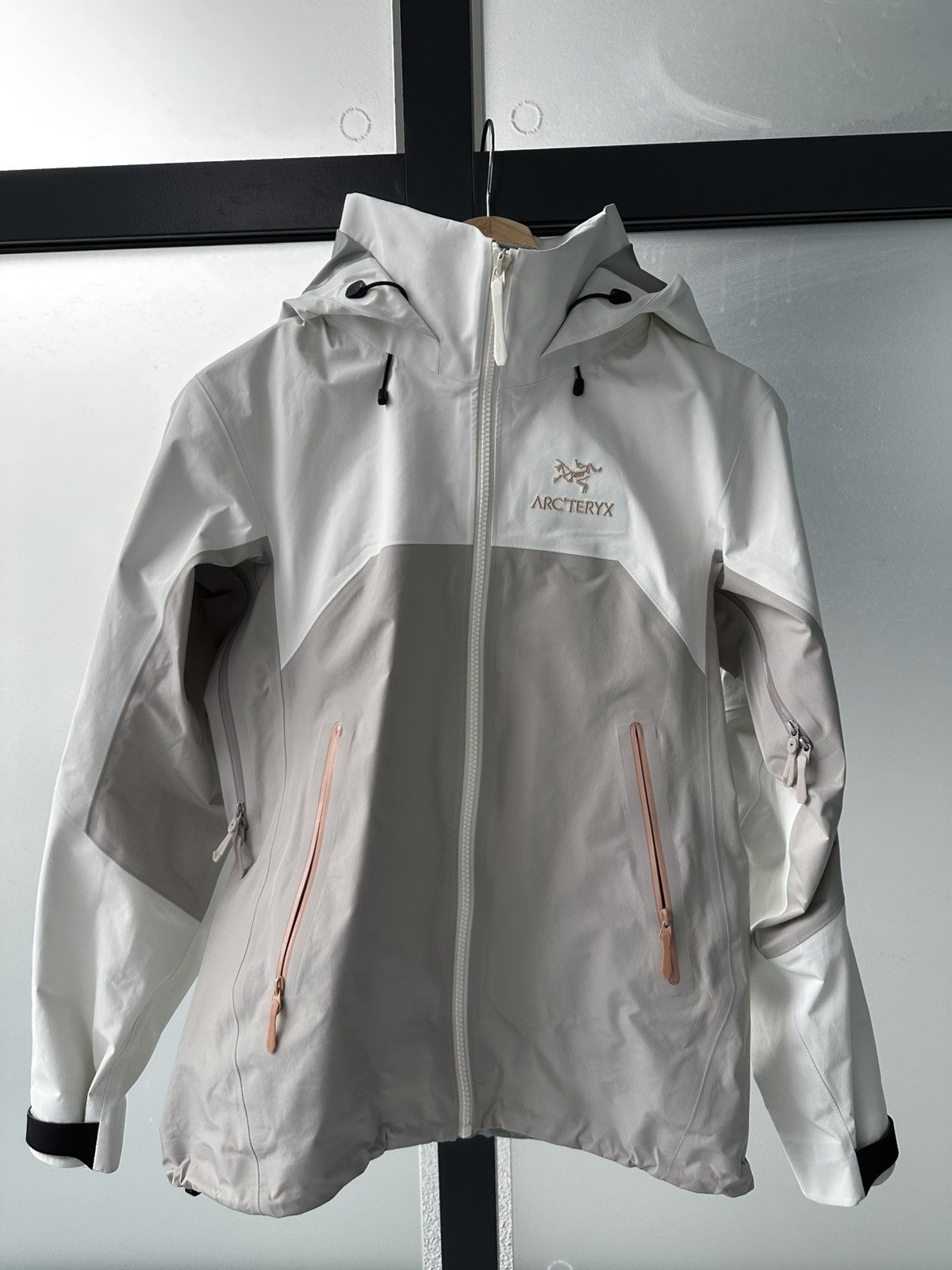 Arc'teryx ARCTERYX BETA AR JACKET 2024 WOMAN'S SIZE XS | Grailed
