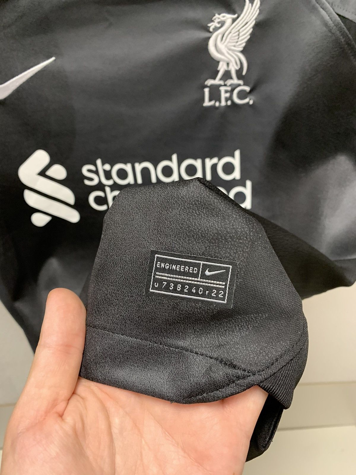 Nike Liverpool Nike soccer jersey LFC L standard chartered Size US L / EU 52-54 / 3 - 8 Thumbnail