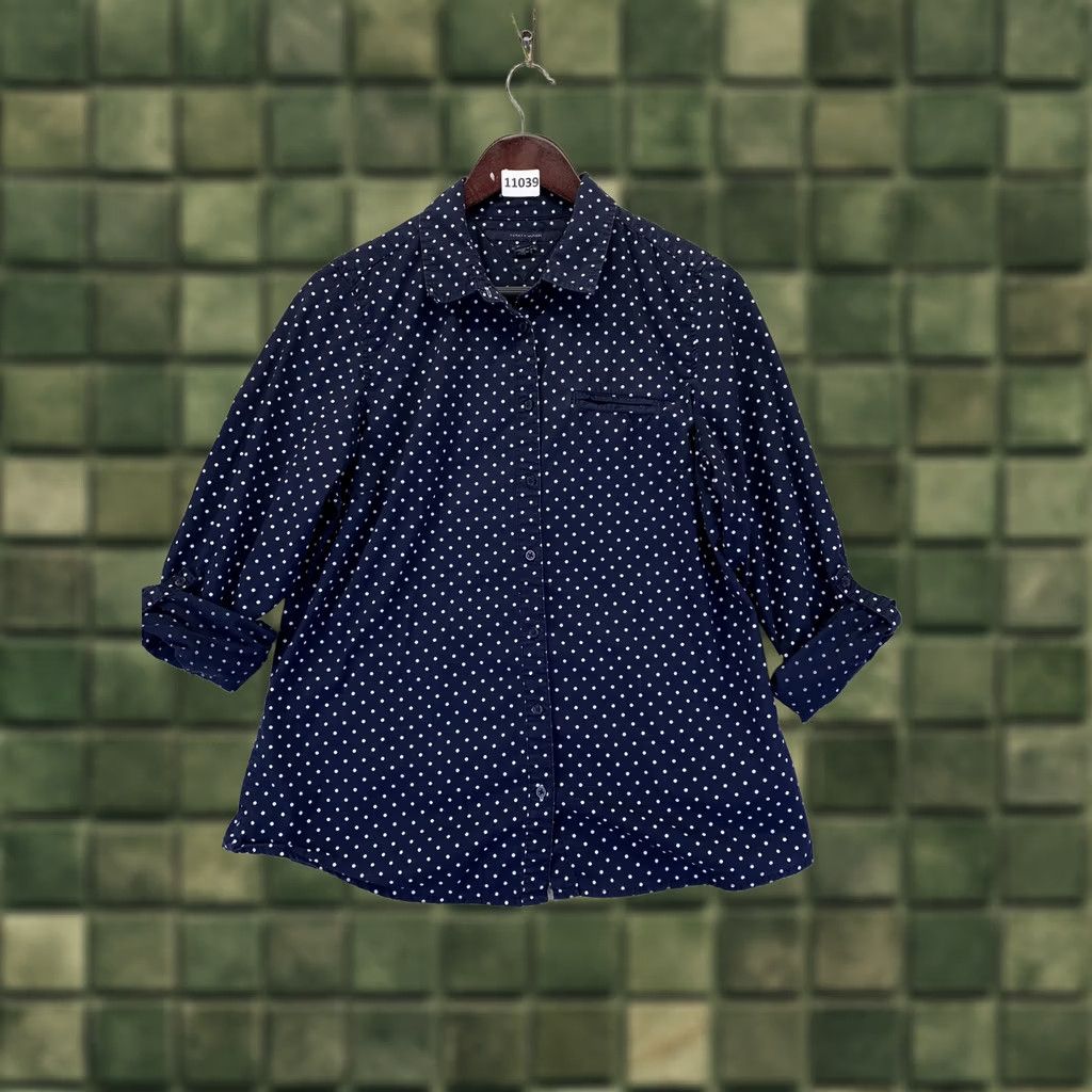 Tommy Hilfiger VINTAGE Tommy Hilfiger Relaxed Fit Navy Polka Dot Roll Tab Sleeve Womens Top L Blue Polka Dot Shirt Womens Large-Polka Dot Navy Shirt? Size L / US 10 / IT 46 - 1 Thumbnail