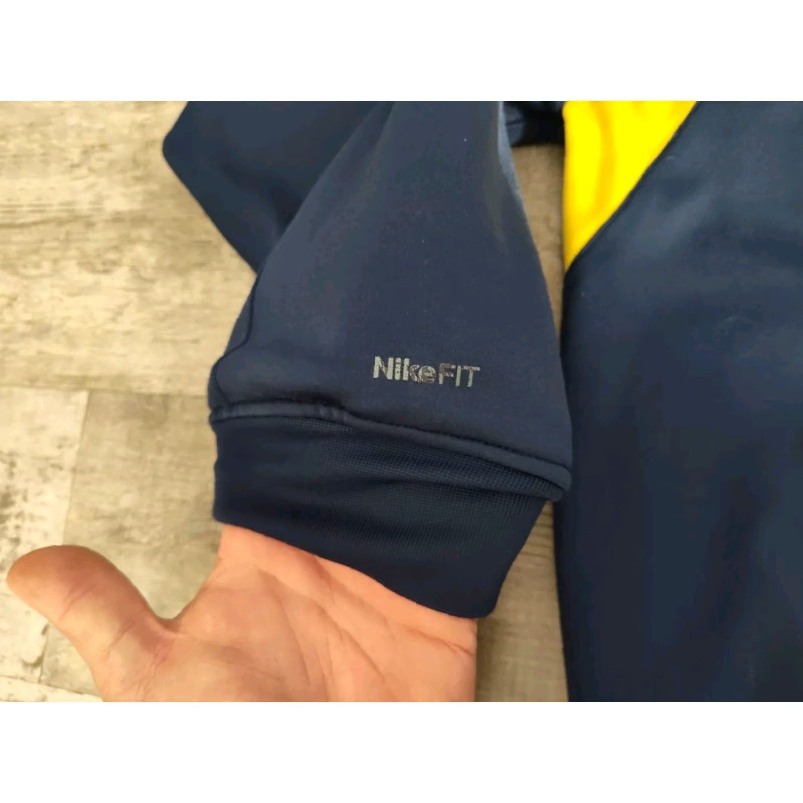 Nike Vintage Nike Michigan Wolverines Center Swoosh Hoodie XL Fit Therma Size US XL / EU 56 / 4 - 7 Thumbnail