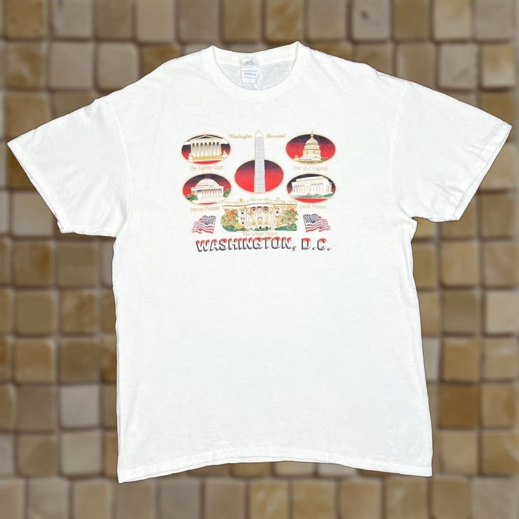 Delta VINTAGE Delta Washington D.C. Landmarks USA Souvenir Graphic T-Shirt Large White Mens L Graphic souvenir spellout print to front 90s Size US L / EU 52-54 / 3 - 1 Thumbnail