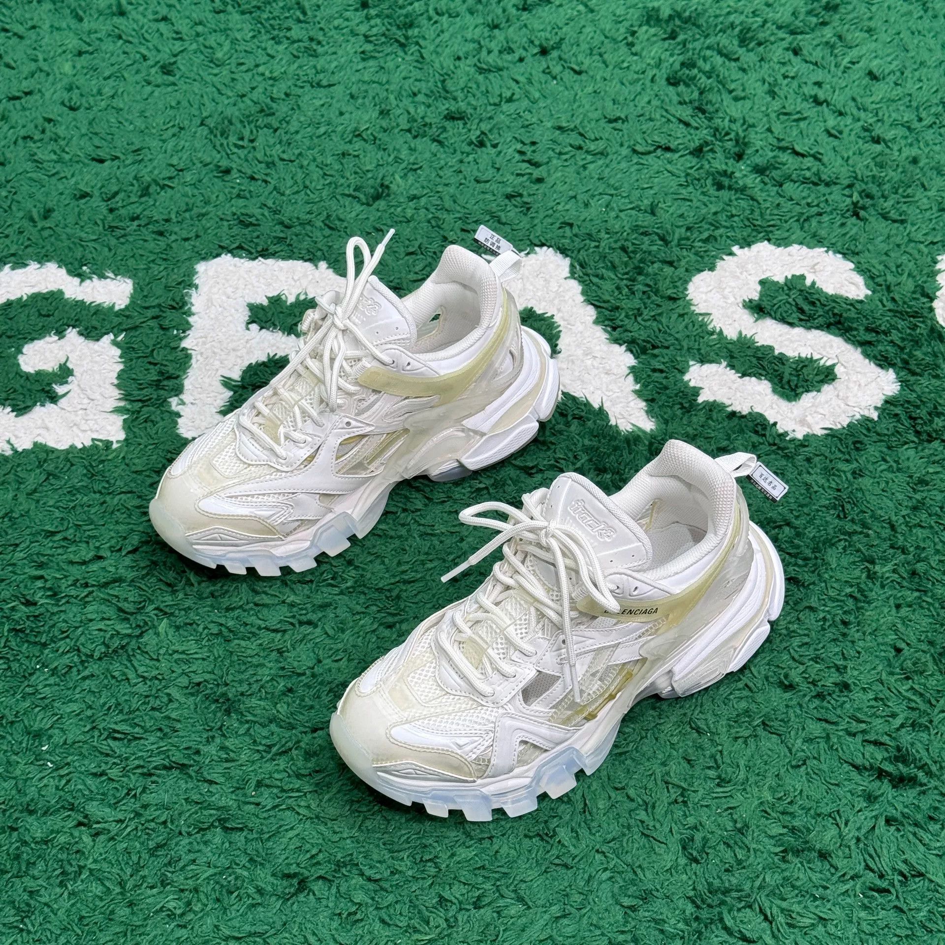 Balenciaga Balenciaga White Lowtop Sneakers us_8 Women Size US 8 / IT 38 - 1 Thumbnail