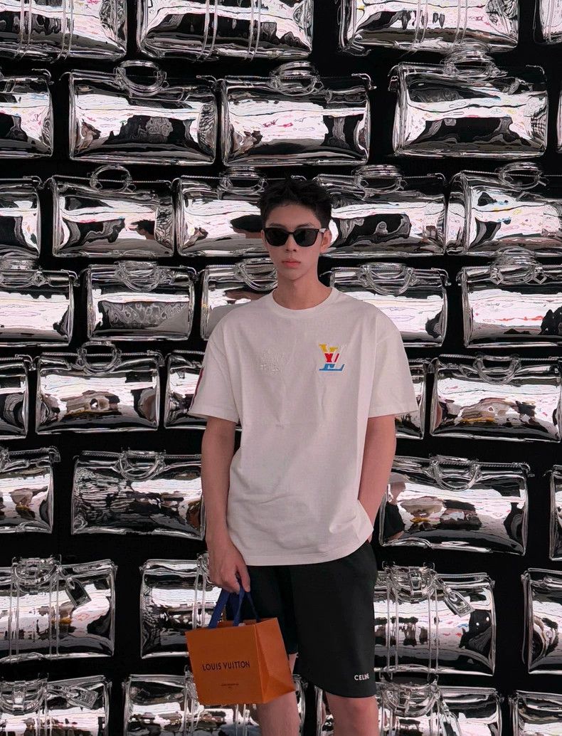 Louis Vuitton louis vuitton Logo embroidered white short sleeve Size US L / EU 52-54 / 3 - 8 Thumbnail