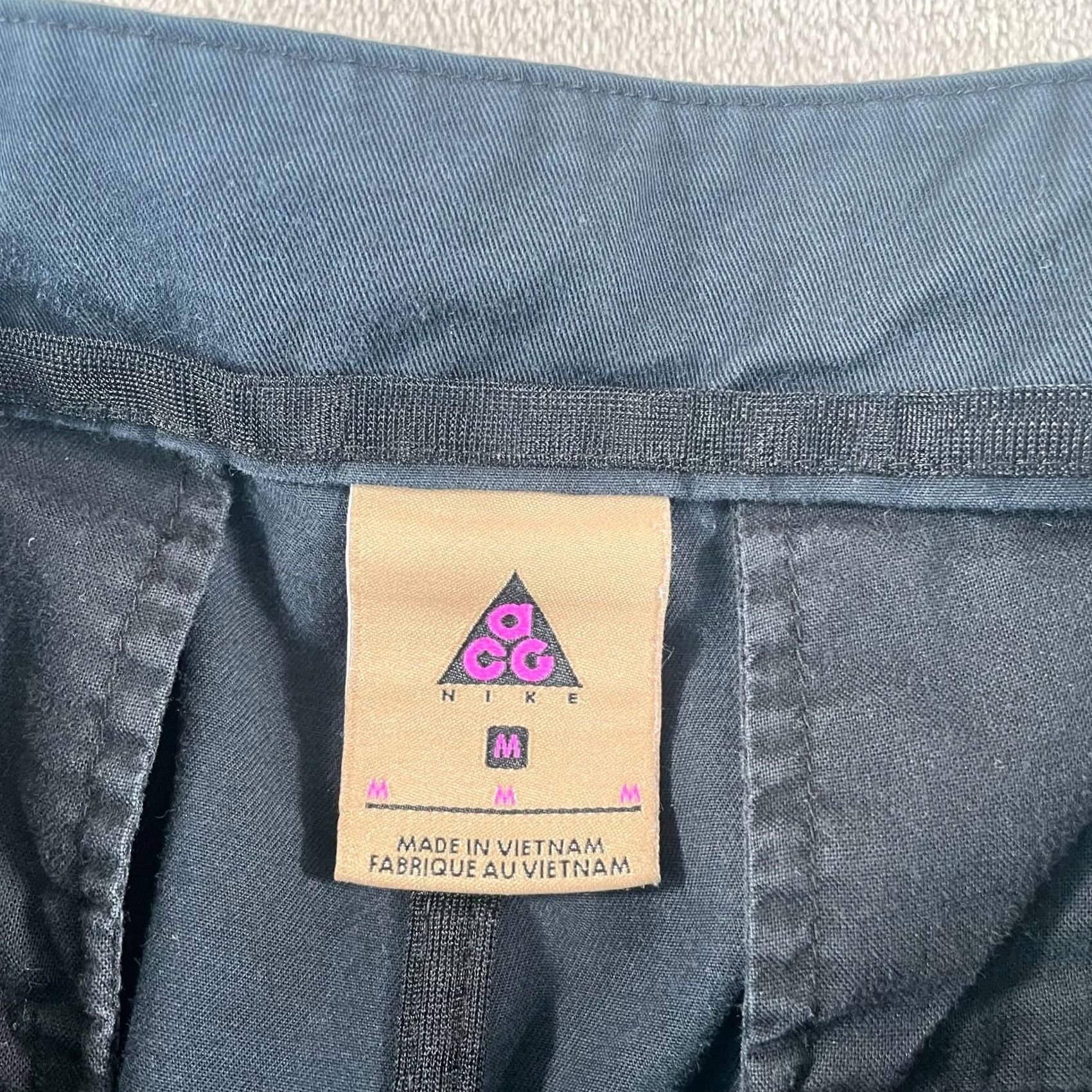Nike Nike ACG Woven Cargo Pants Shirt Men M Black Belted Jogger Pockets Regular Size US 31 - 2 Thumbnail
