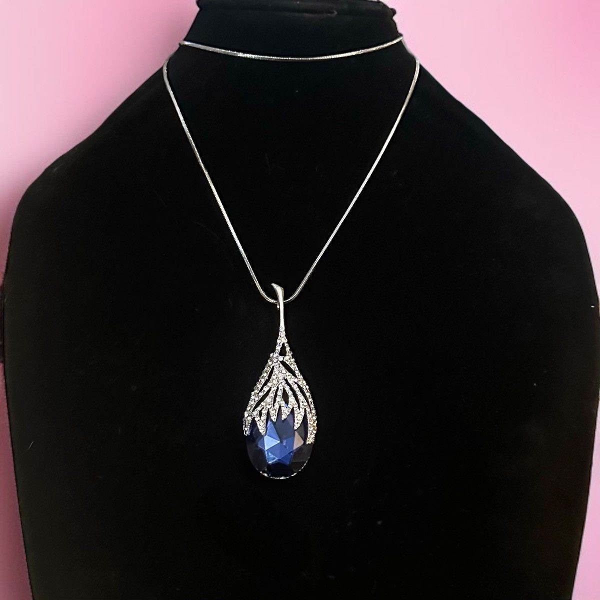 Other Silver tone jumbo blue teardrop rhinestone pendant necklace Size ONE SIZE - 1 Thumbnail